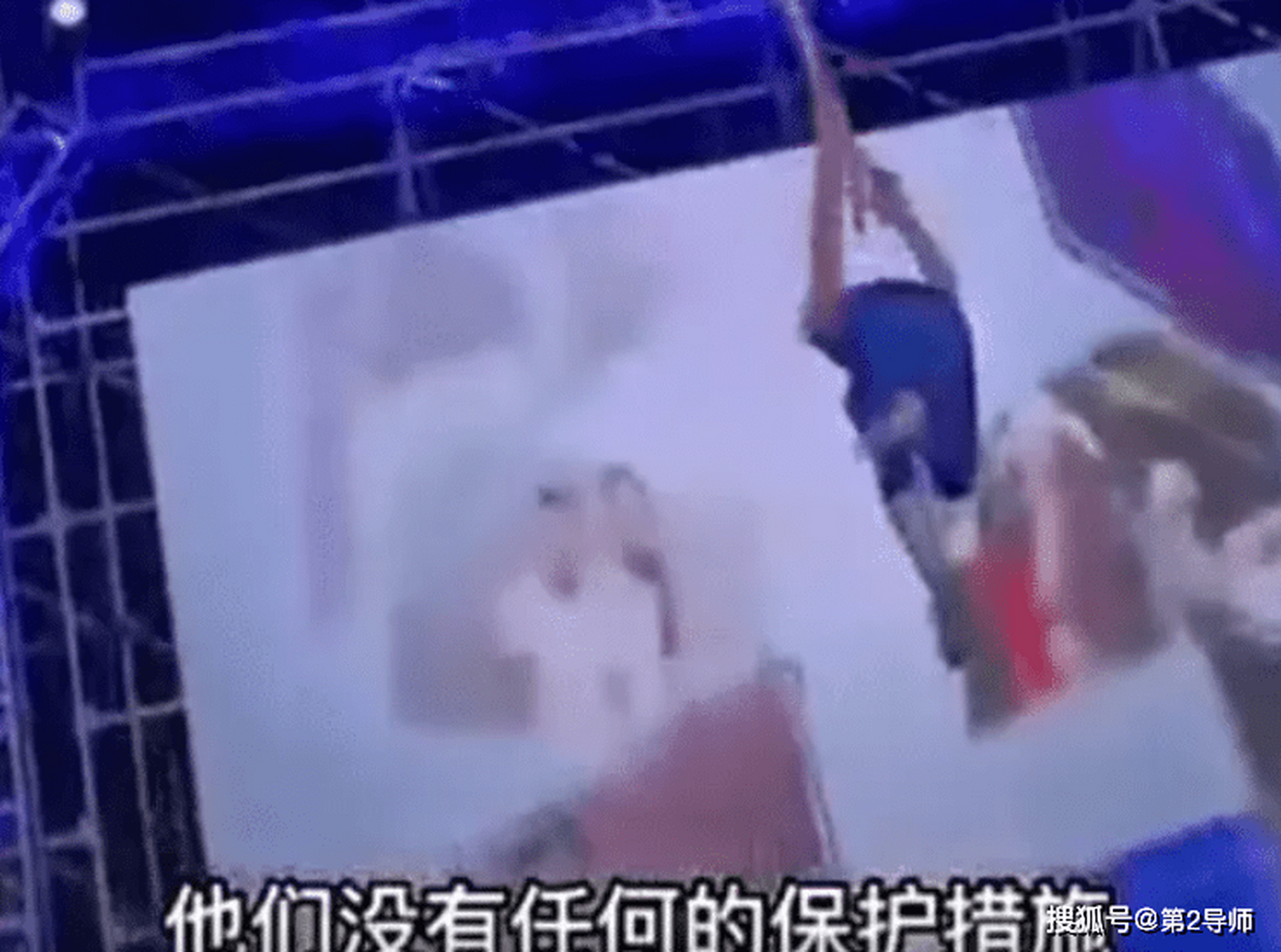 在安徽苏州市,一名女演员在一场夫妻双人表演中不幸坠落身亡,这场表演