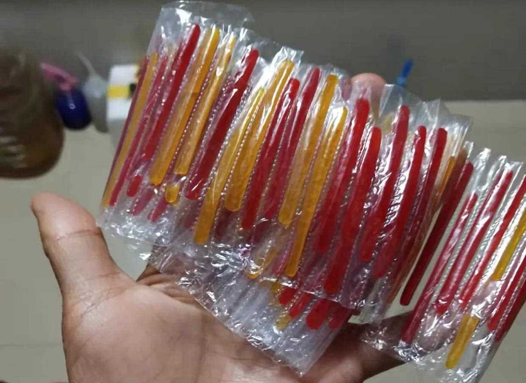 这个粘牙糖,1毛钱个,你小时候吃过吗?[?