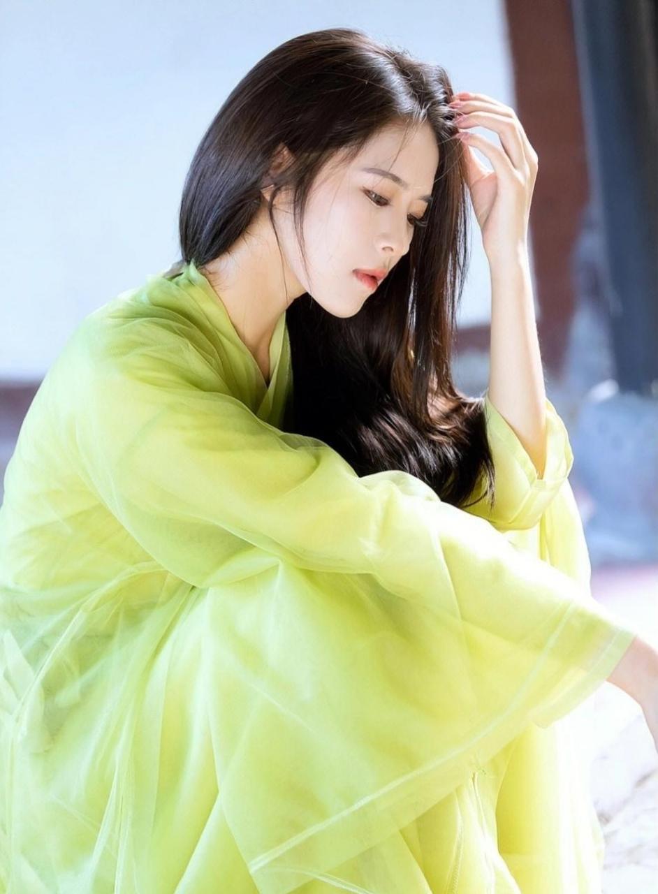 被神明眷恋的清新脱俗美少女