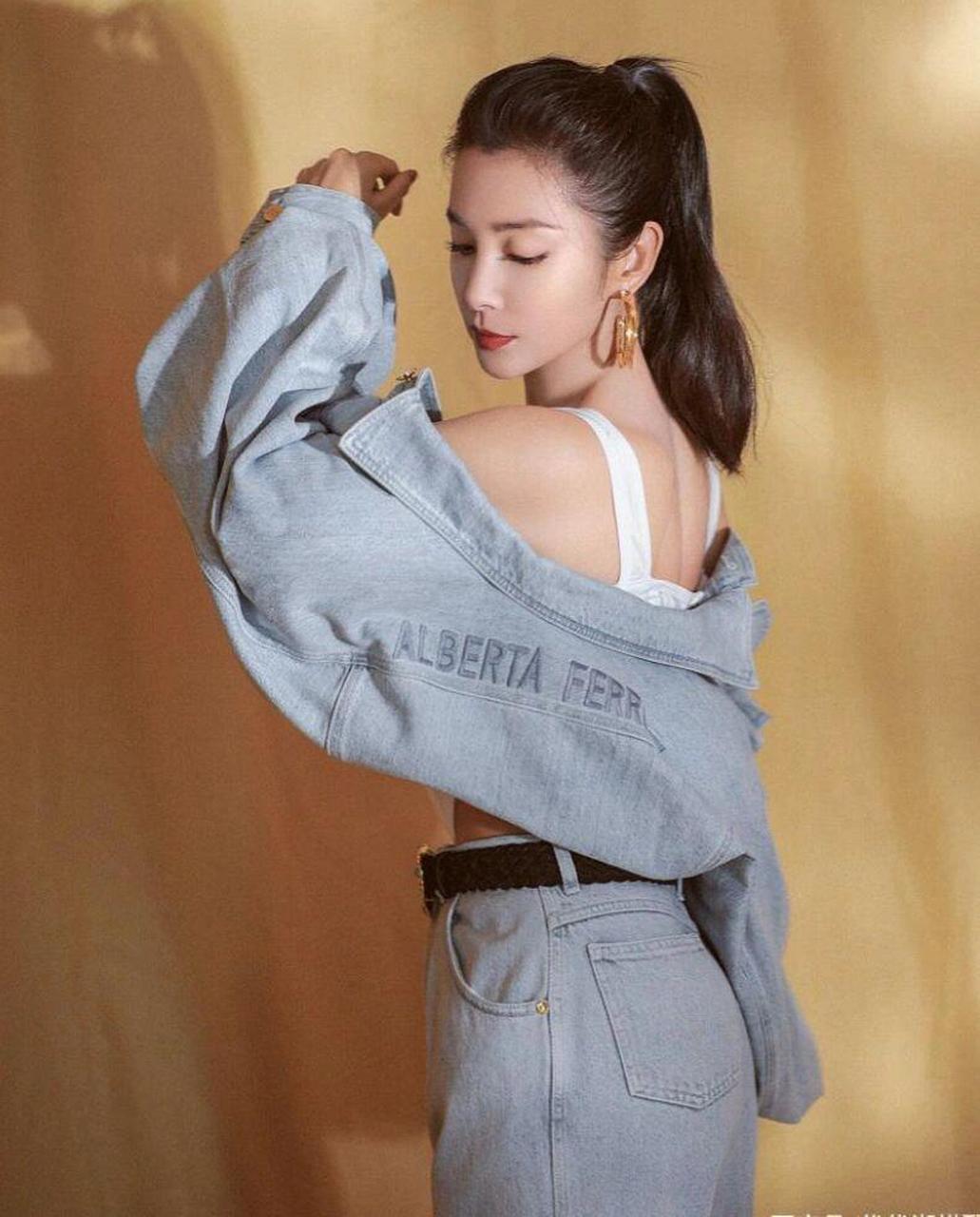 李冰冰可真不服老,穿衣打扮还是那么的大胆前卫