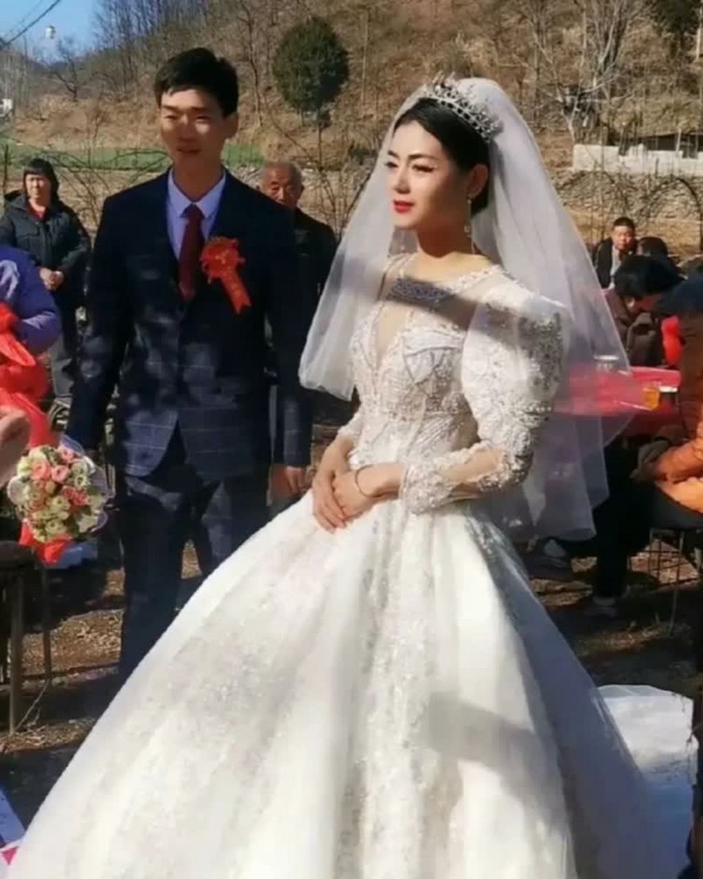 农村婚礼现场,新娘真美!哈哈哈哈[大笑][大笑]#搞笑