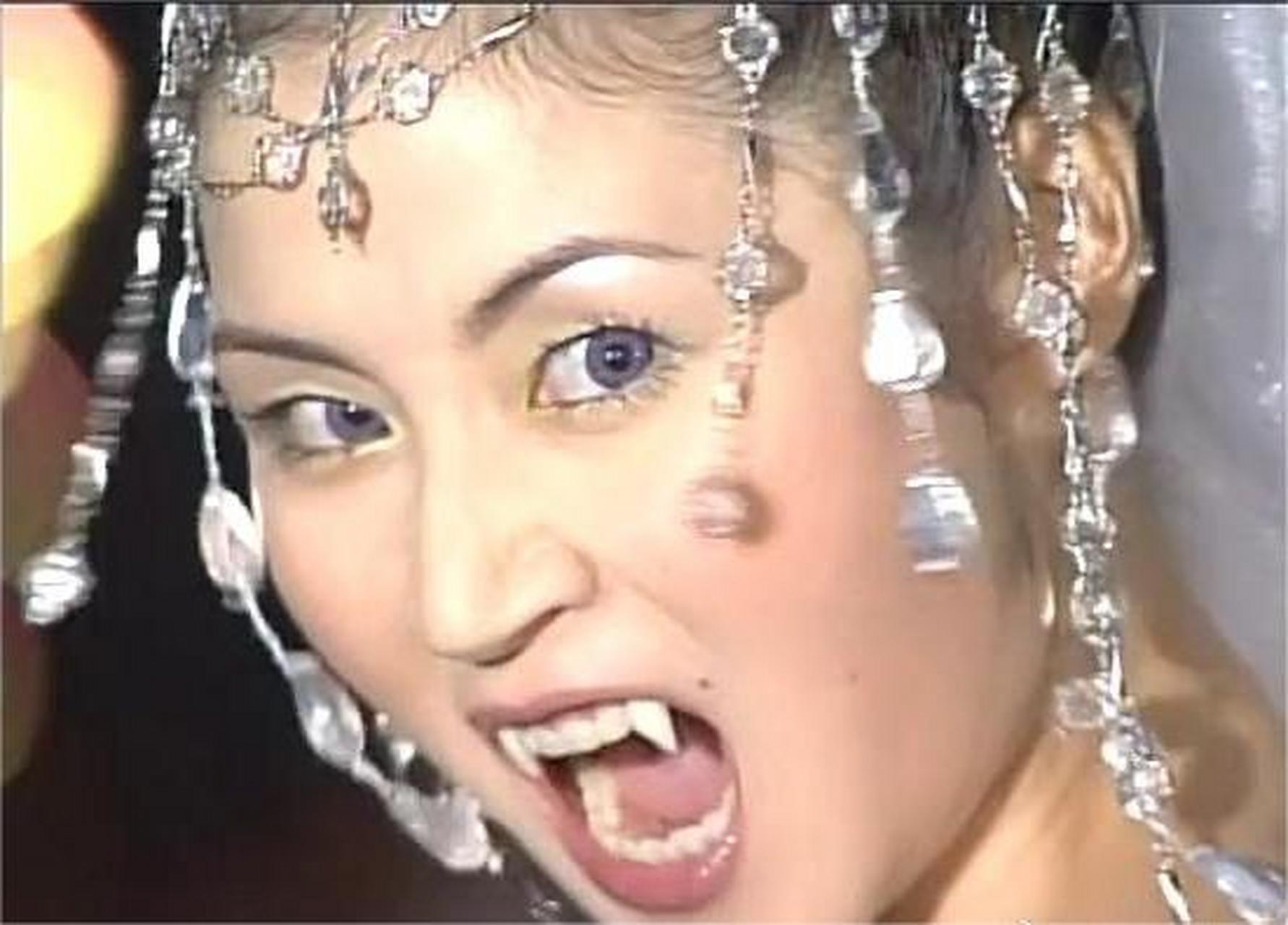 马小玲全剧最漂亮的造型!还是紫眼僵尸,高级! 67