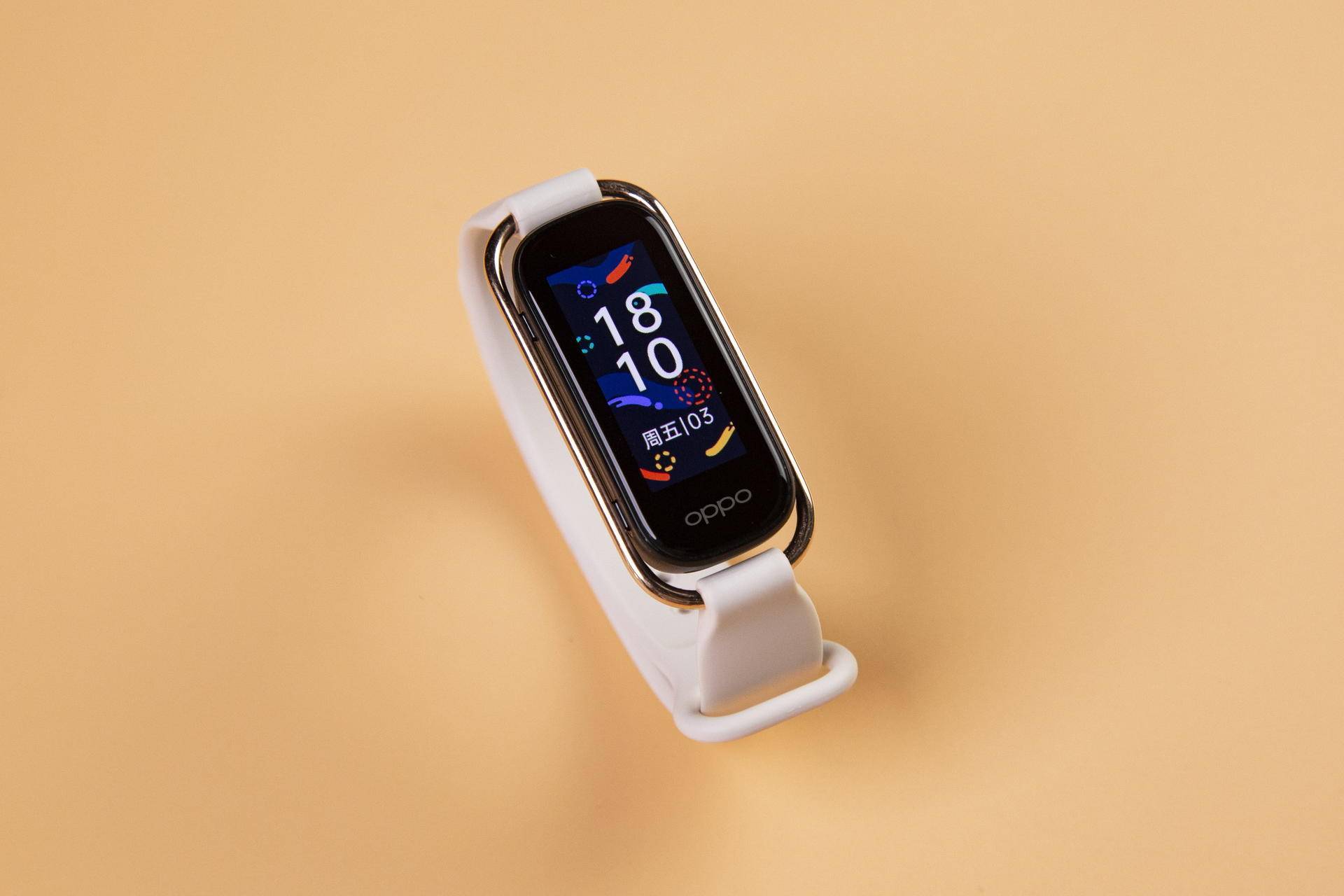 还有……不好意思走错片场了,不过oppo手环时尚版还是很值得选择的