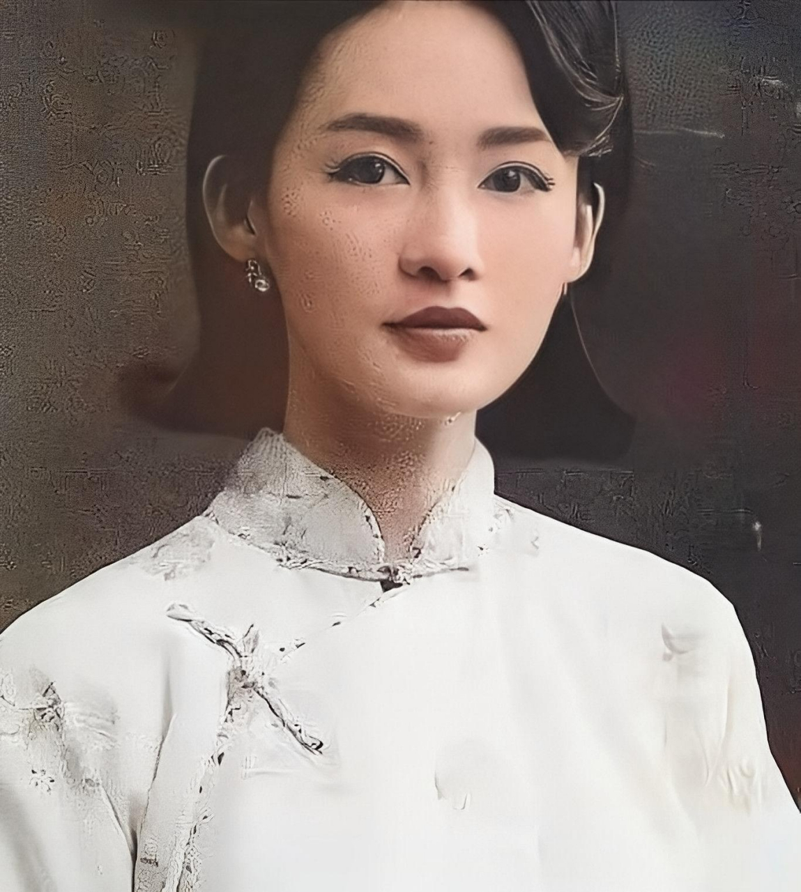 民国时期,军官笔下的陈济棠看中艺妓笔下的莫秀英时,觉得她的脸圆圆