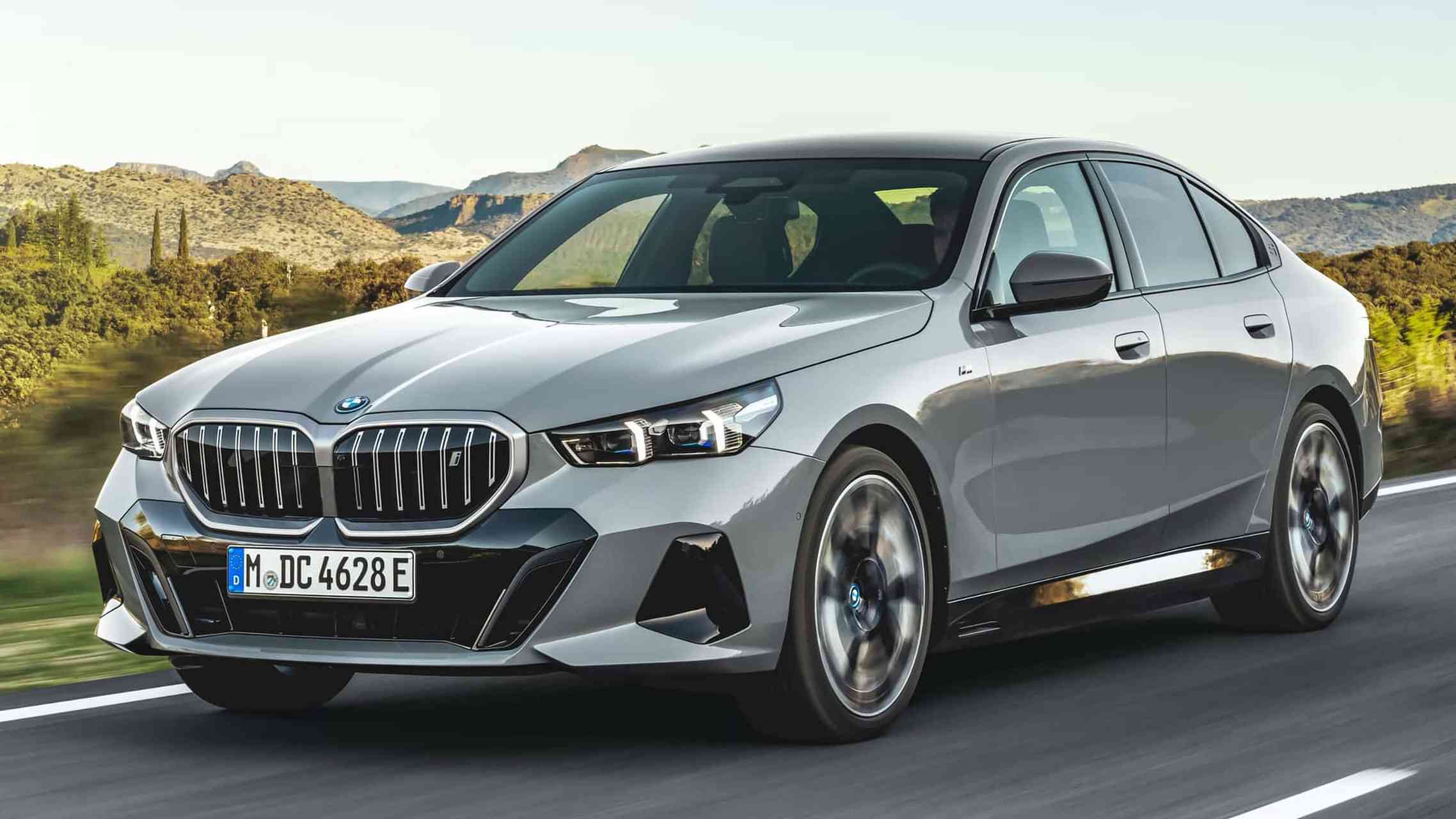 edrive 40和m60 xdrive两种动力,m60为双电机,3秒8加速.