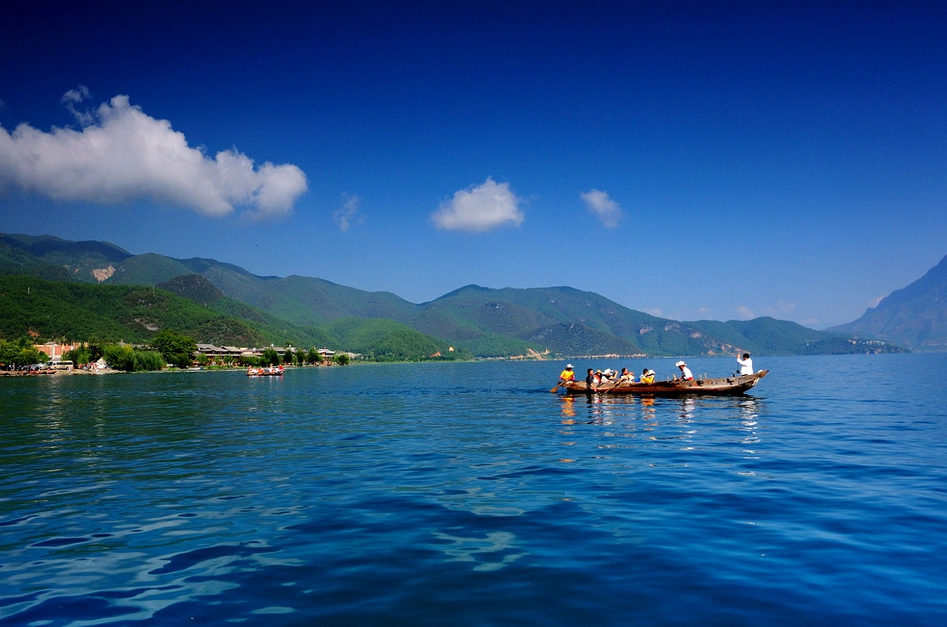 泸沽湖机场大巴图片