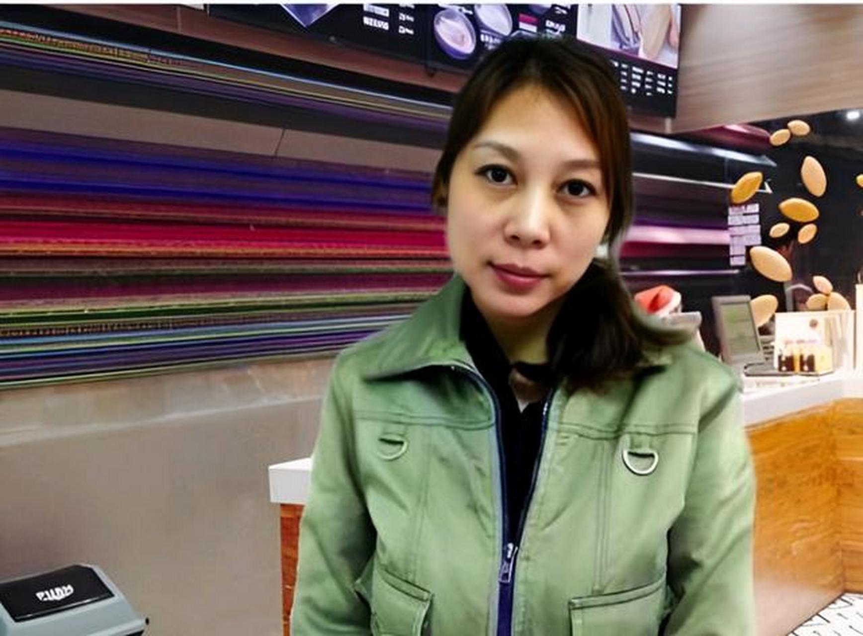 2017年,化名为"雪莉"的劳荣枝,在厦门真爱酒吧的留影,画面中的她一身