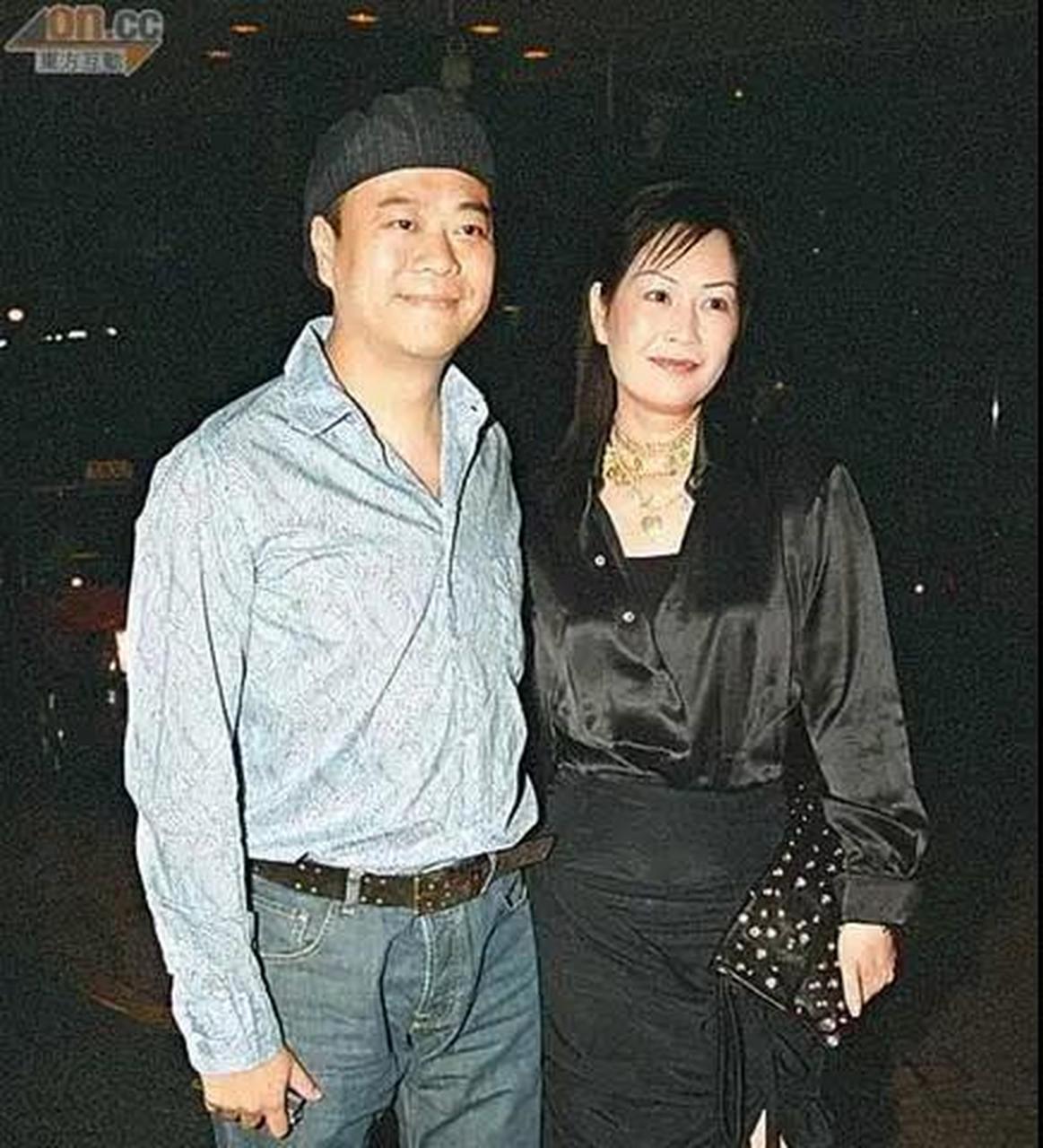 百家号星火计划# 欧阳震华当初与老婆傅洁娴认识时,他还不知道她家是