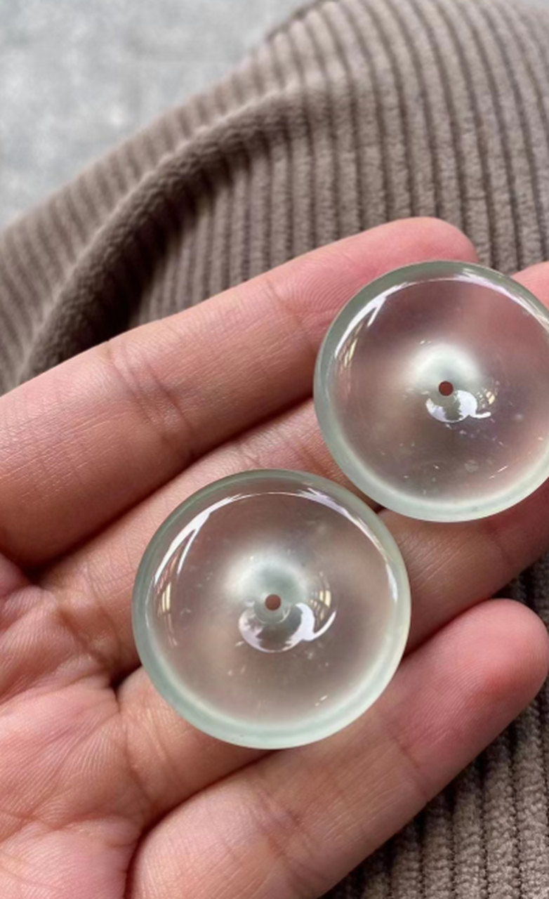 点击头像看直播##翡翠#玻璃种平安扣,种质特别干净细腻,冰块般纯净