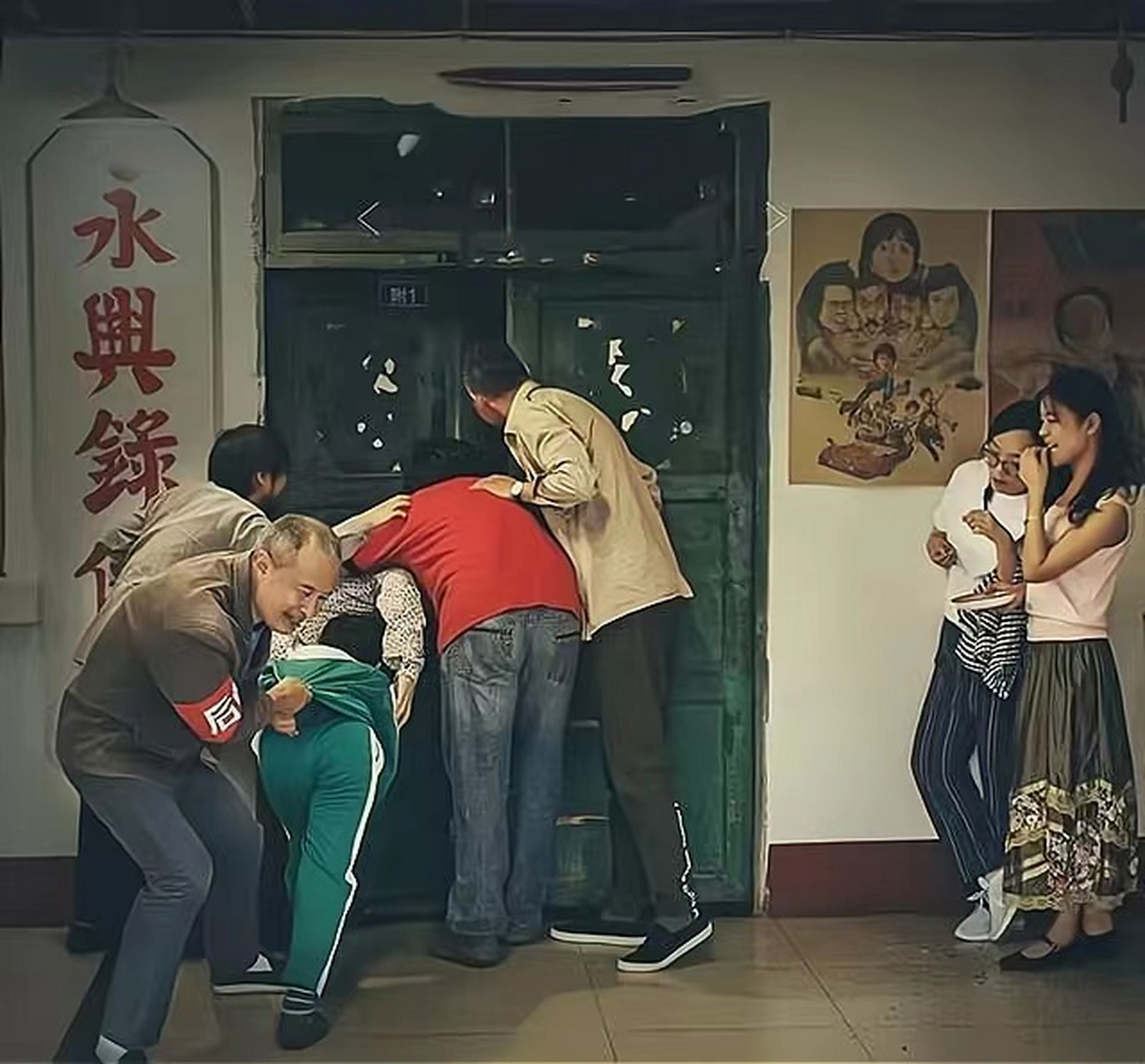 当时由于缺乏多样化的娱乐活动,录像厅迅速流行起来,成为人们闲暇时间