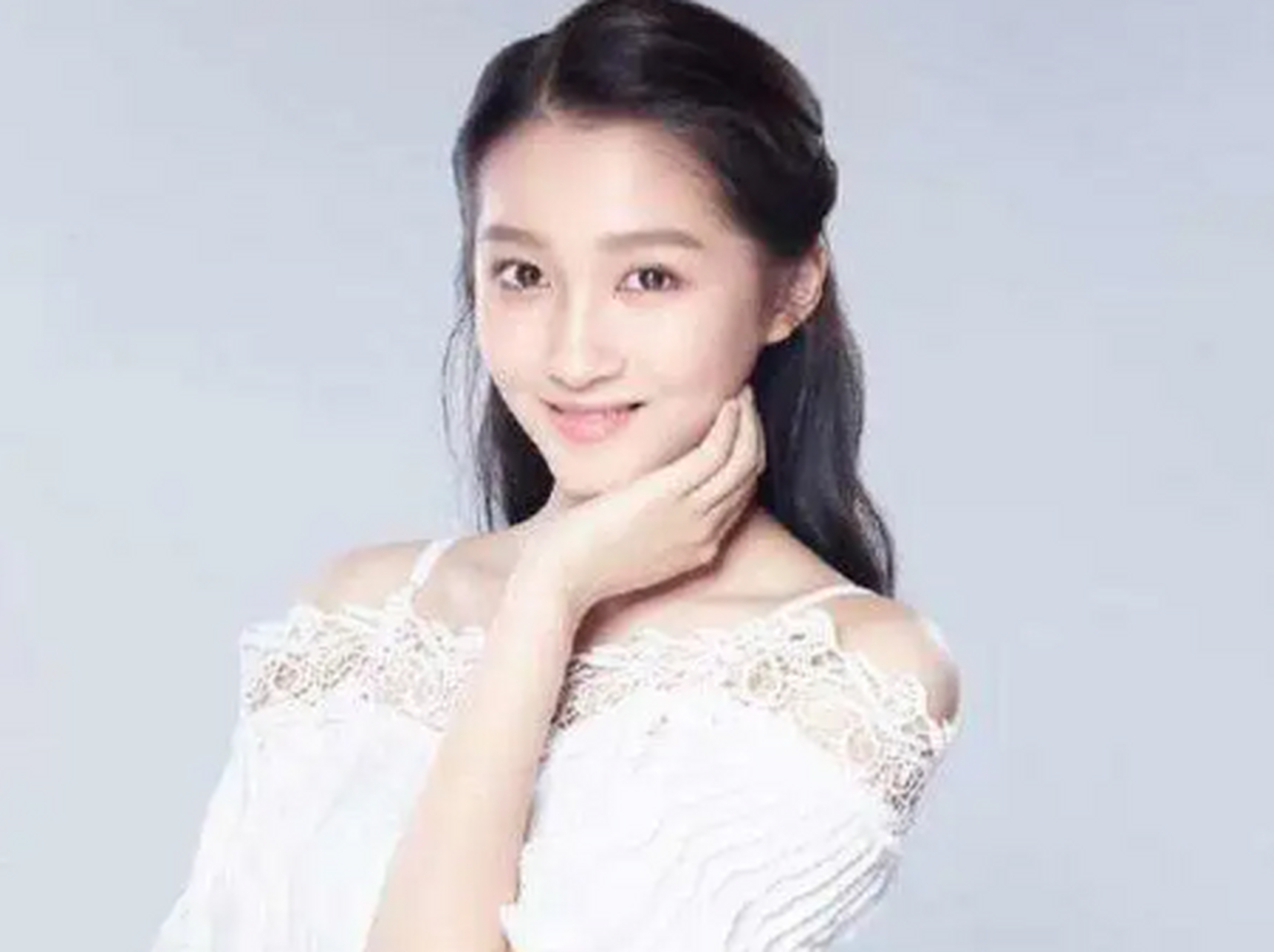 关晓彤是满族,她的祖上是哪一旗?和瓜尔佳氏有何关系?