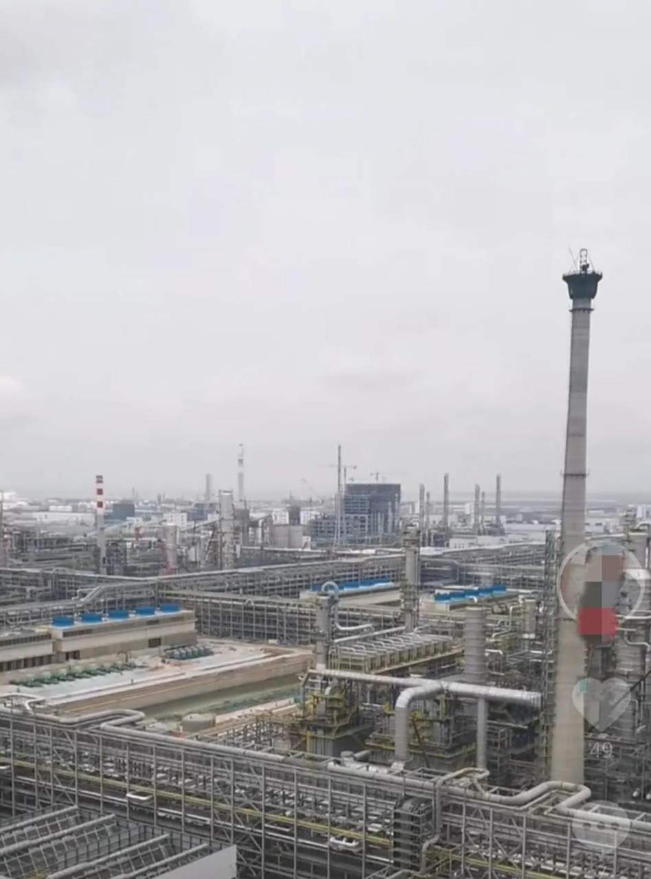 盛虹石化在连云港,可以说是一个响当当的名字,投资几百亿,吸引全国