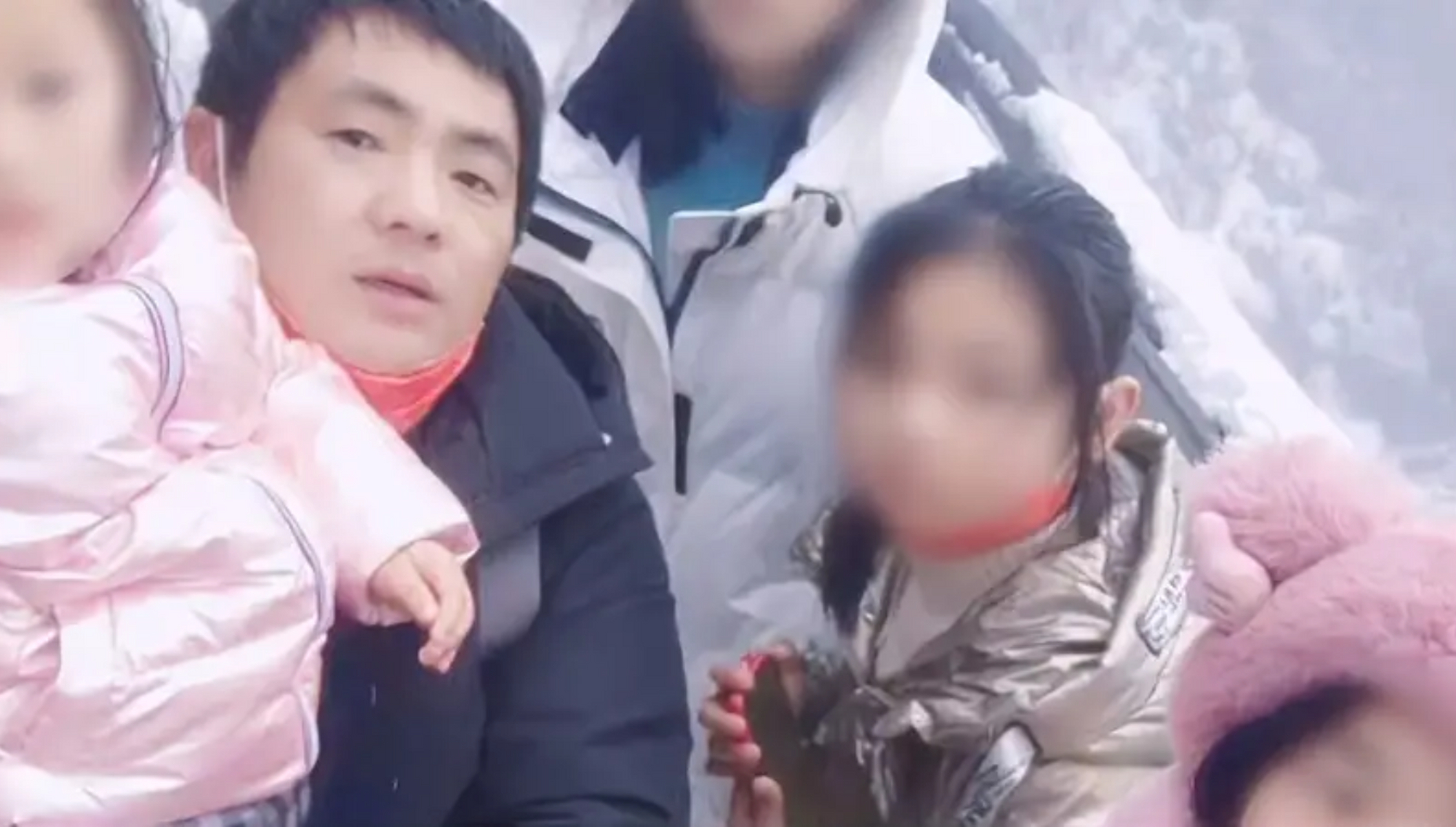 "结婚16年3娃非亲生"的故事引发了关注,当事人