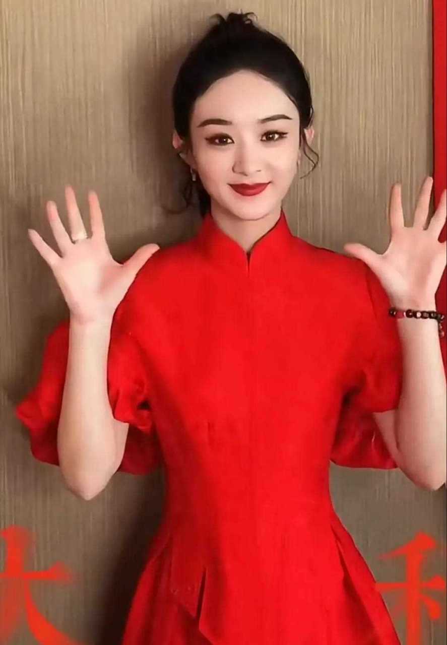 赵丽颖春晚太可爱,戴口罩彩排太时尚,轻薄透气,显白显脸小超时尚.