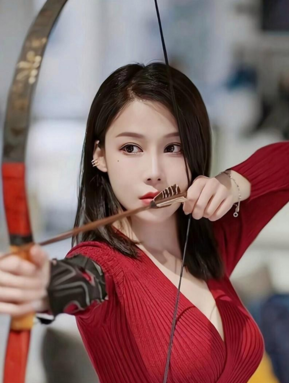 这个小姐姐射箭术,真标准.