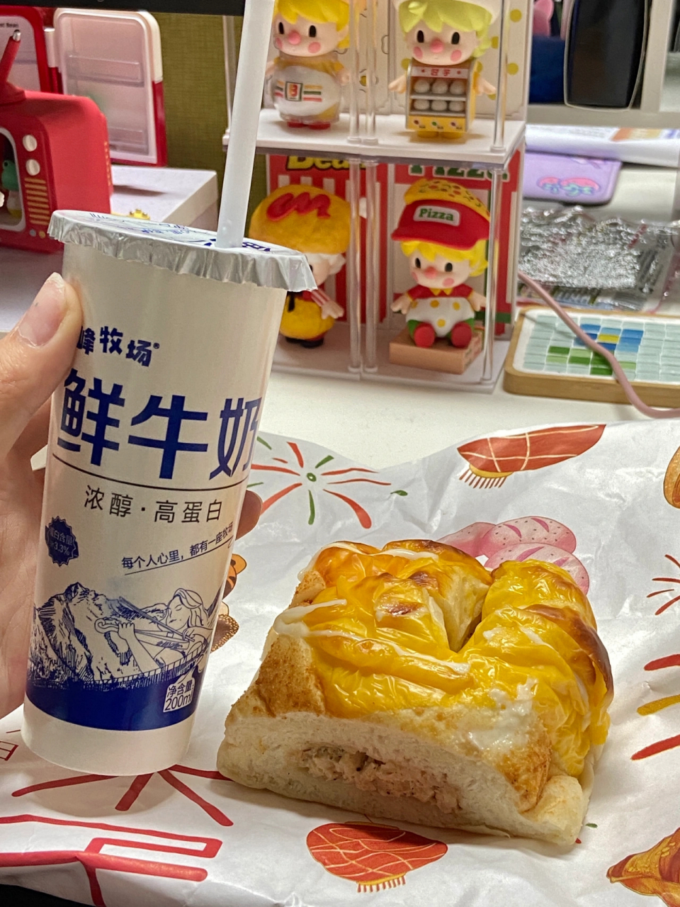 营养早餐配好奶九峰牧场鲜牛奶你值得拥有 对于一个常年爱喝牛奶的人