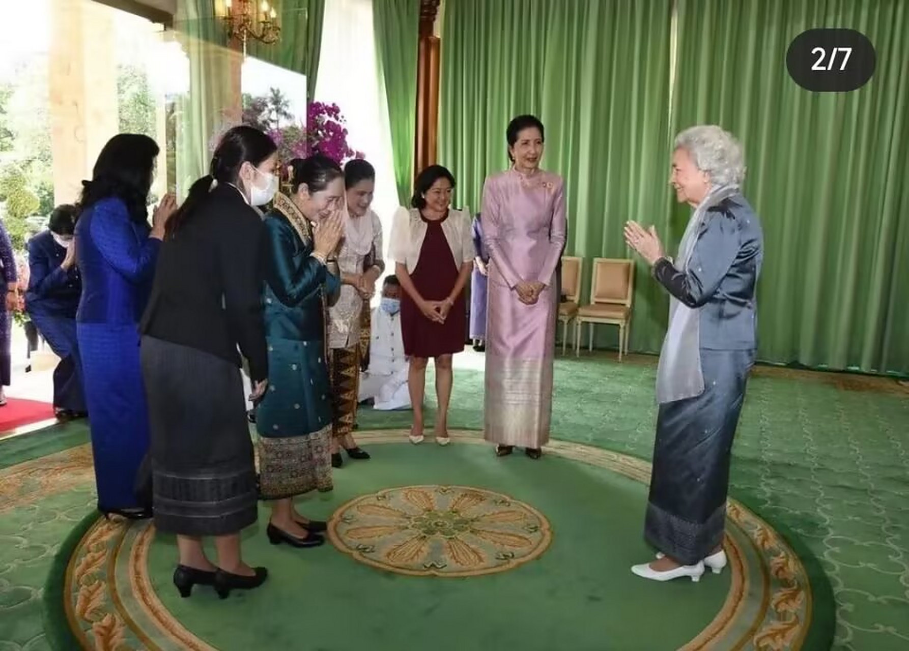 百家聊热点# 柬埔寨王太后莫尼列作为东道主接待了参加东盟会议的