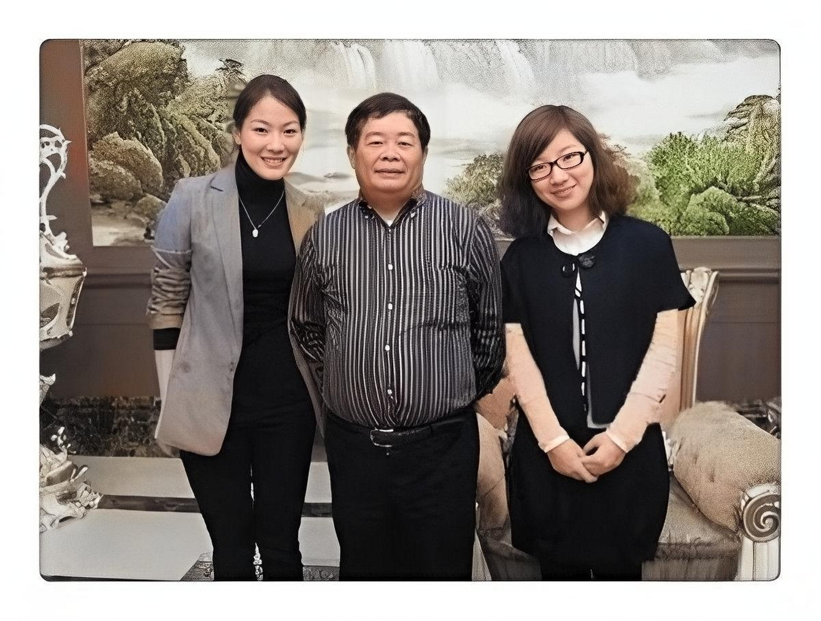 当年,曹德旺的曹艳萍带着男友叶舒回家,曹德旺见他不同意他们的婚事
