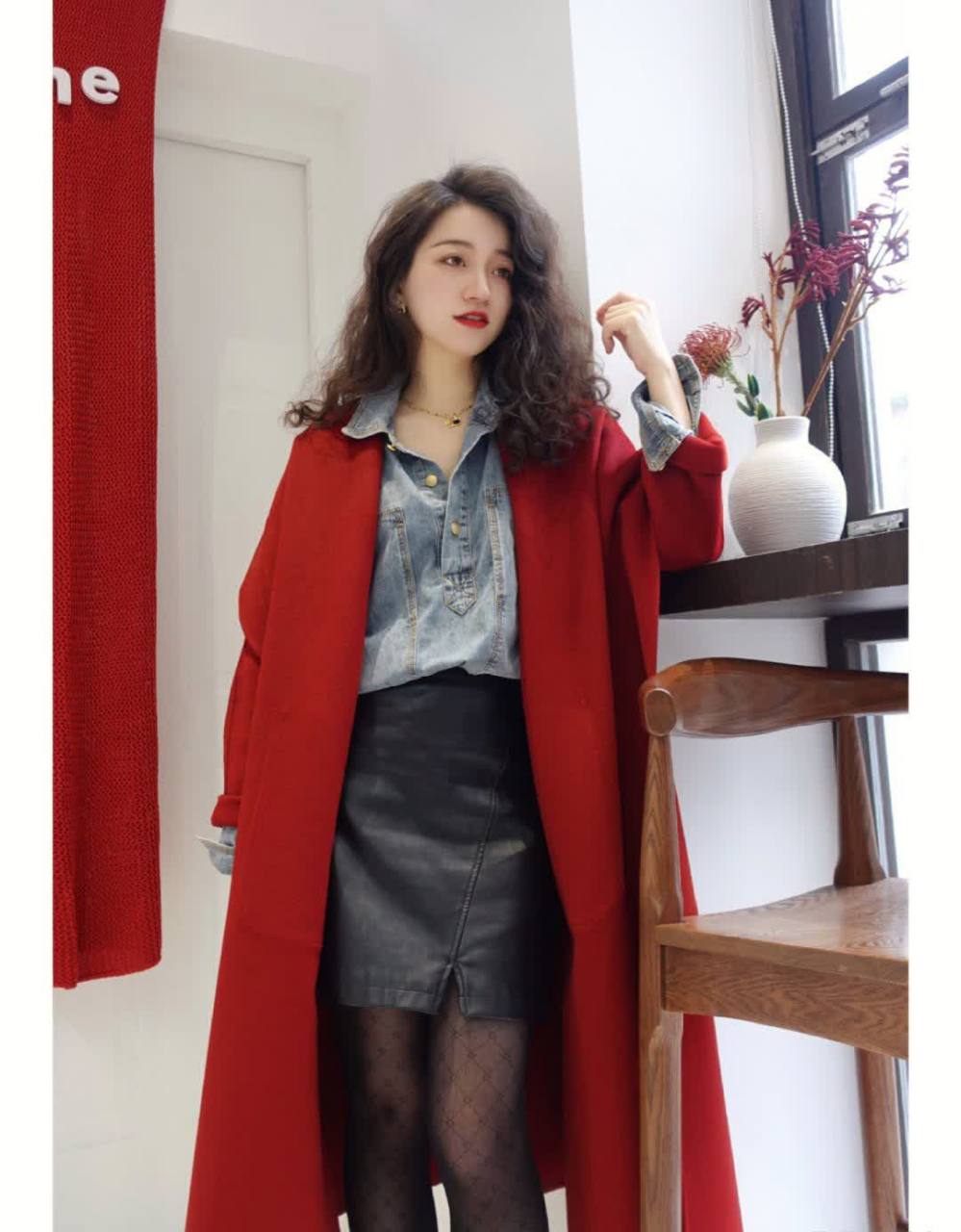 新年传说! 红色大衣?牛仔衬衫?黑丝?|||过年怎么能没有红色大衣呢?