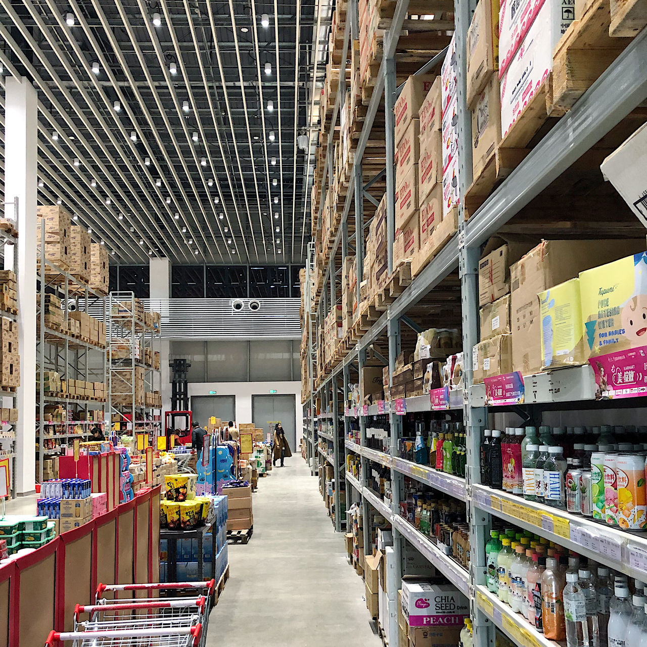 郑州市礼拜天买东西逛街购物买零食好地方中大门 中大门:保税区采购