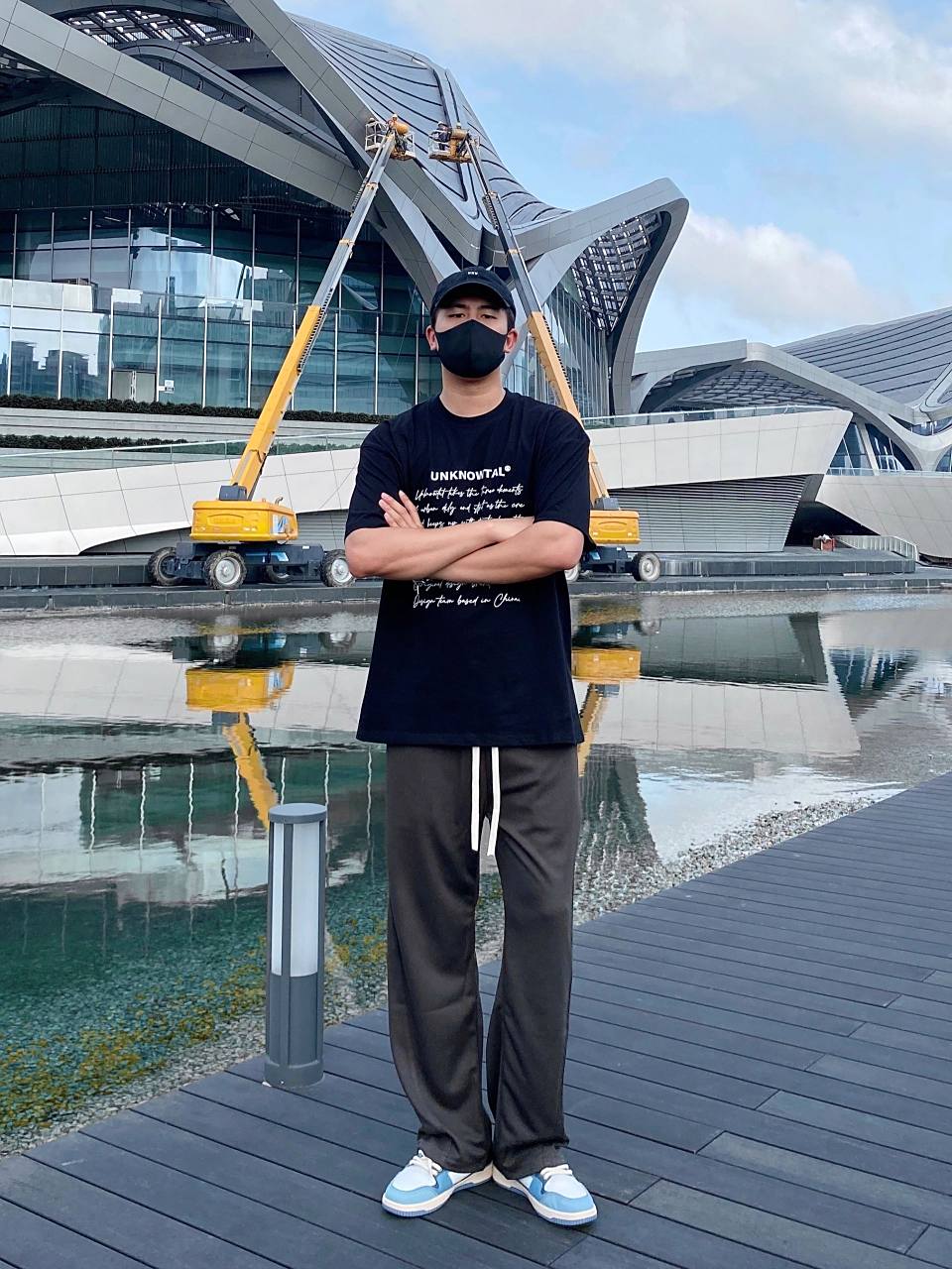 9个男生站姿拍照姿势  超实用的9种万能站姿拍照姿势,简单帅气