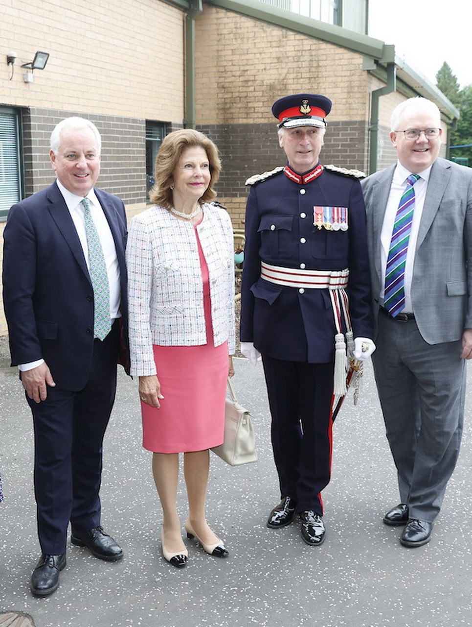 又是时候看看最近欧洲王室的老太太时尚啦~  6月份欧洲王室各种活动