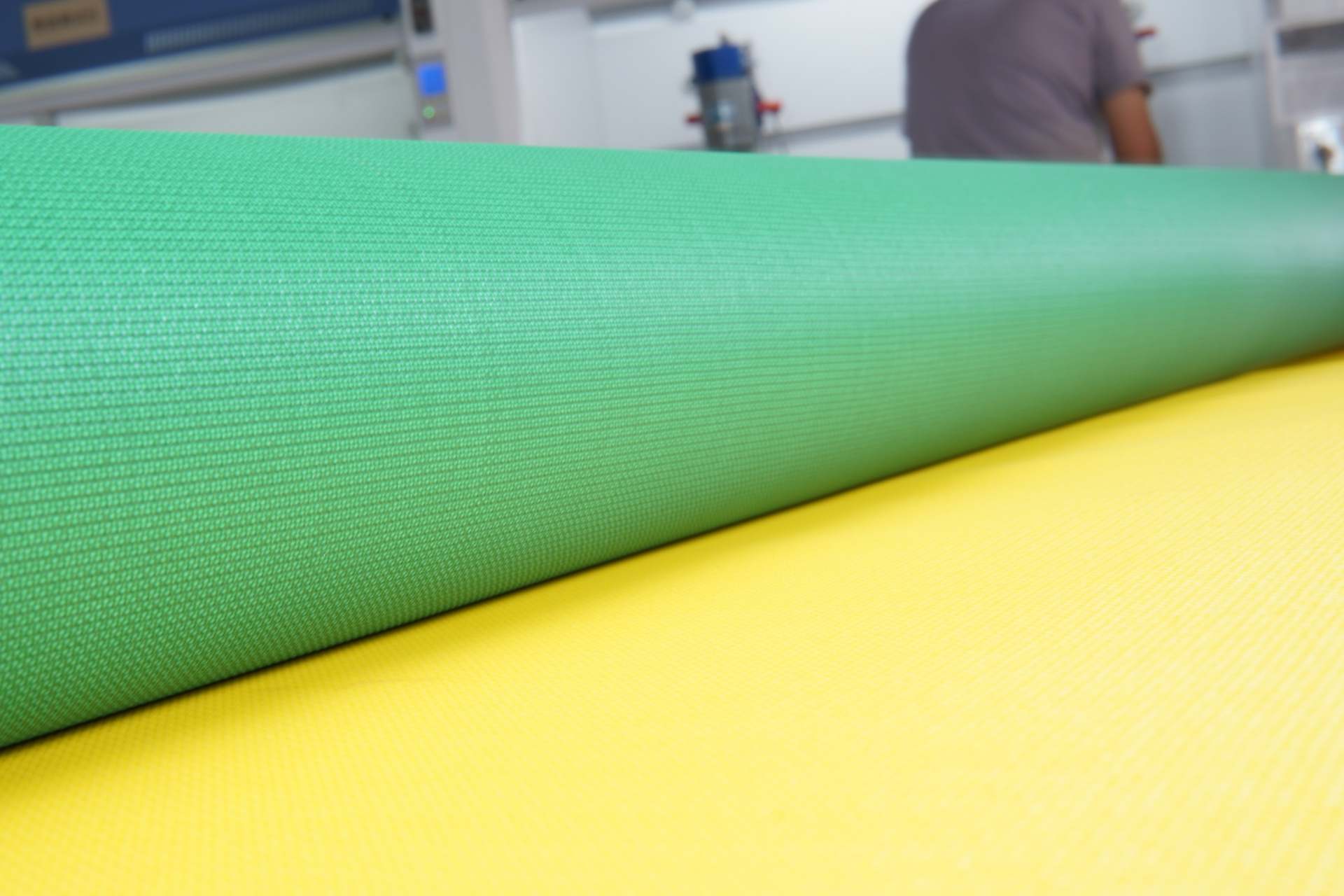 镇江安之盾聚氨酯涂层玻璃纤维布# 它具有非常好的耐磨性和耐油性还 