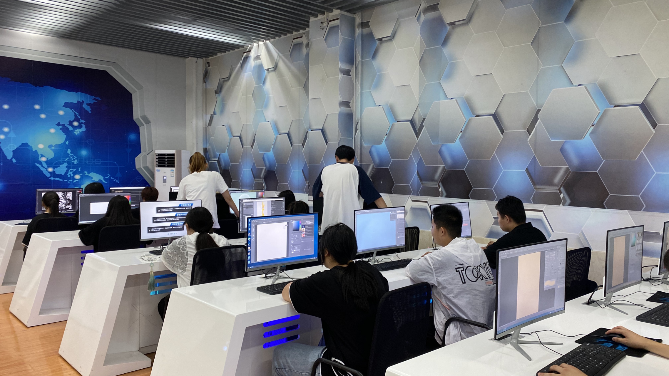 网络新媒体专业学哪些课程?