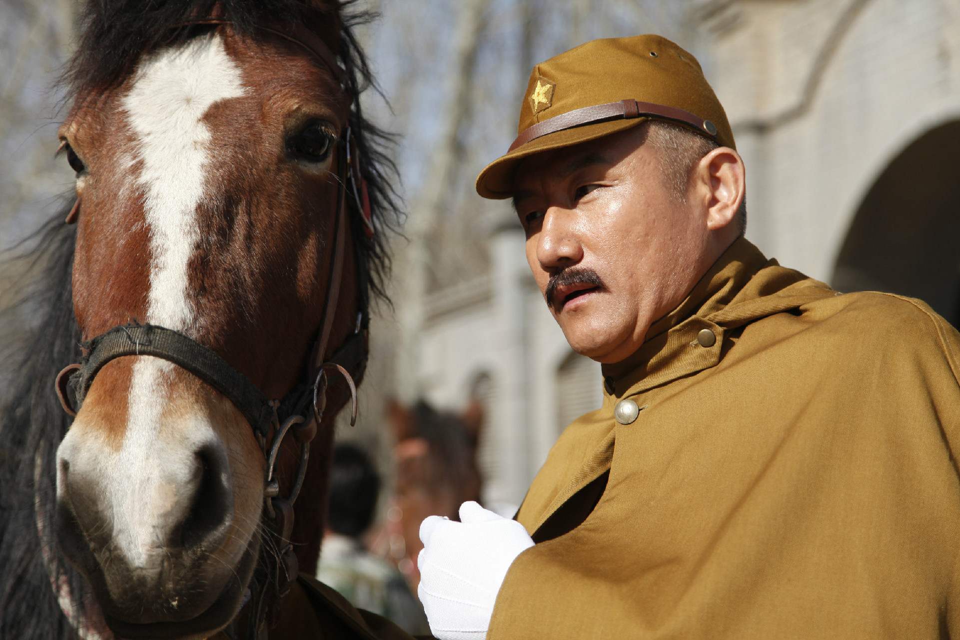 博士演员陆鹏,精通三国语言,常年演反派人物.