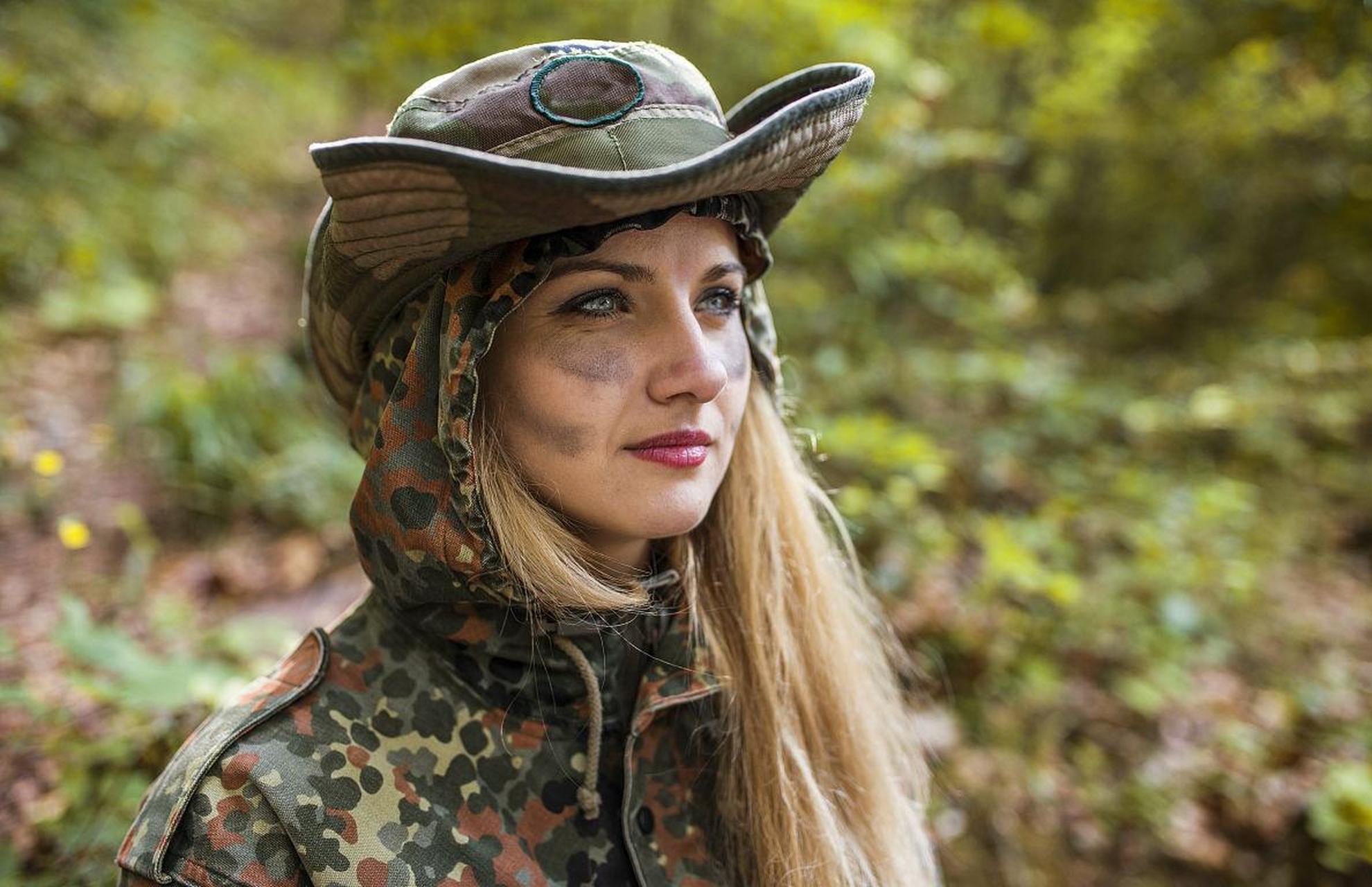 "有一名乌克兰女兵,在俄乌战场上惨死,却无人收尸!