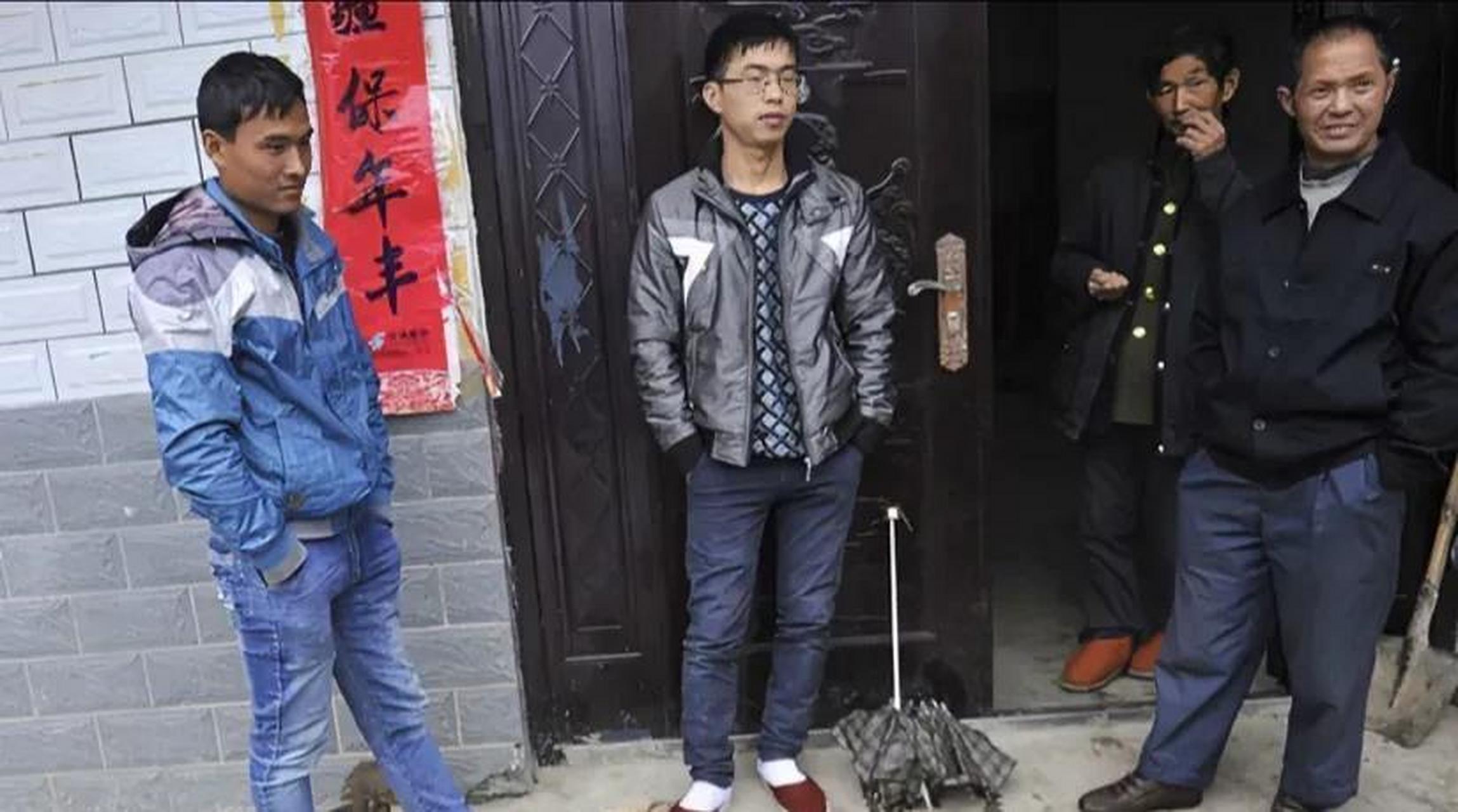 我二叔的亲儿子,就是我堂哥,87年的,13年的时候谈了一个女朋友,让我