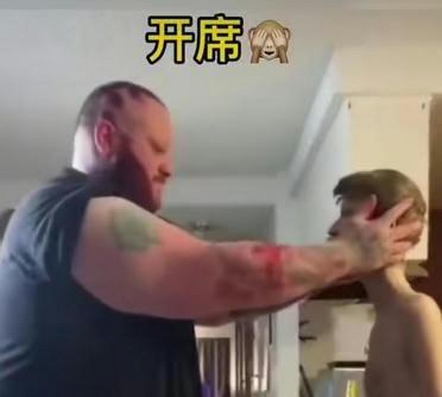 互扇嘴巴子,赢了10000元[左捂脸]