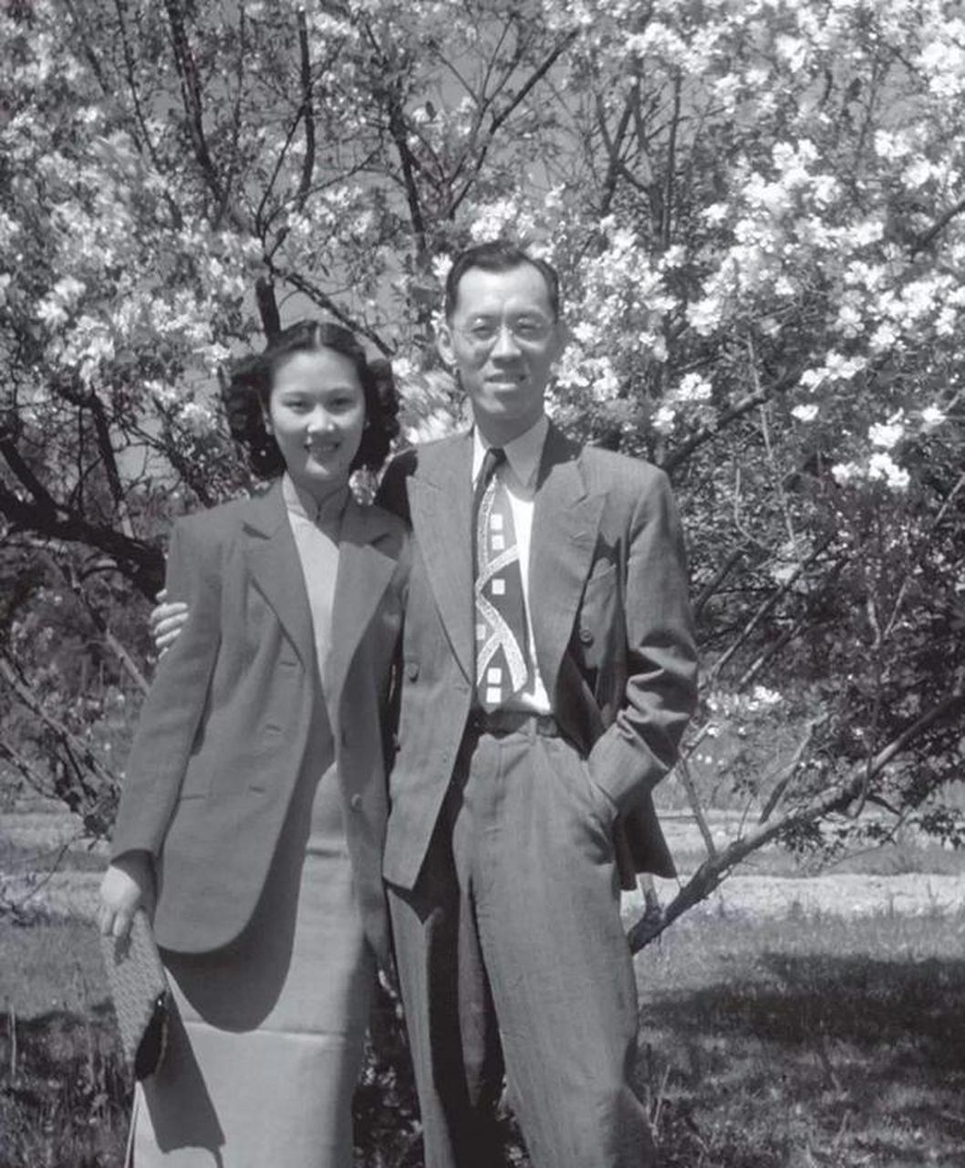 1935年,徐志摩的儿子徐积锴17岁了,母亲张幼仪决定开始着手他的婚事.