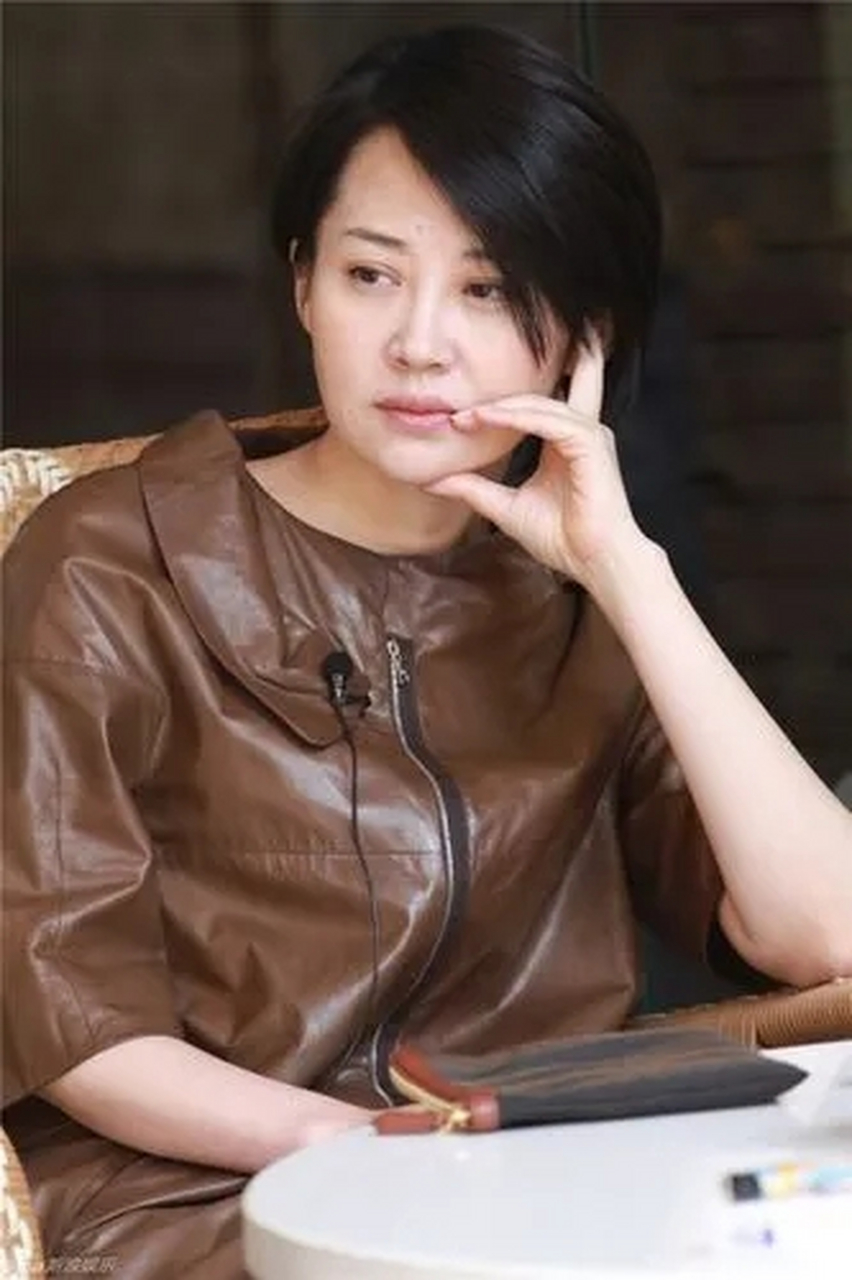 虽说她无意参与录制,但节目组想以她为卖点进行宣传,而许晴也愿意配合