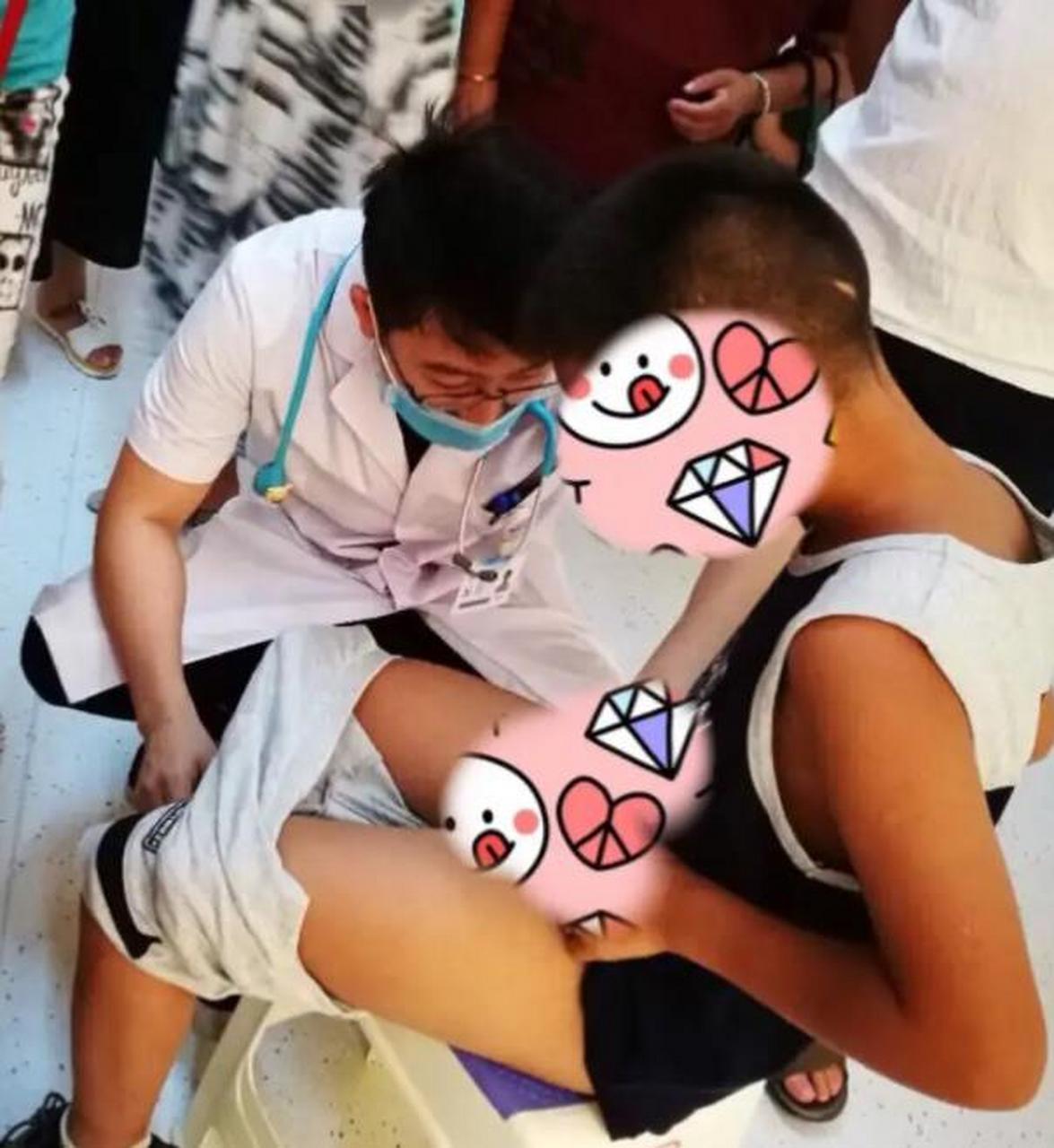 12岁男孩自己动手割包皮,流血不止送医院抢救!
