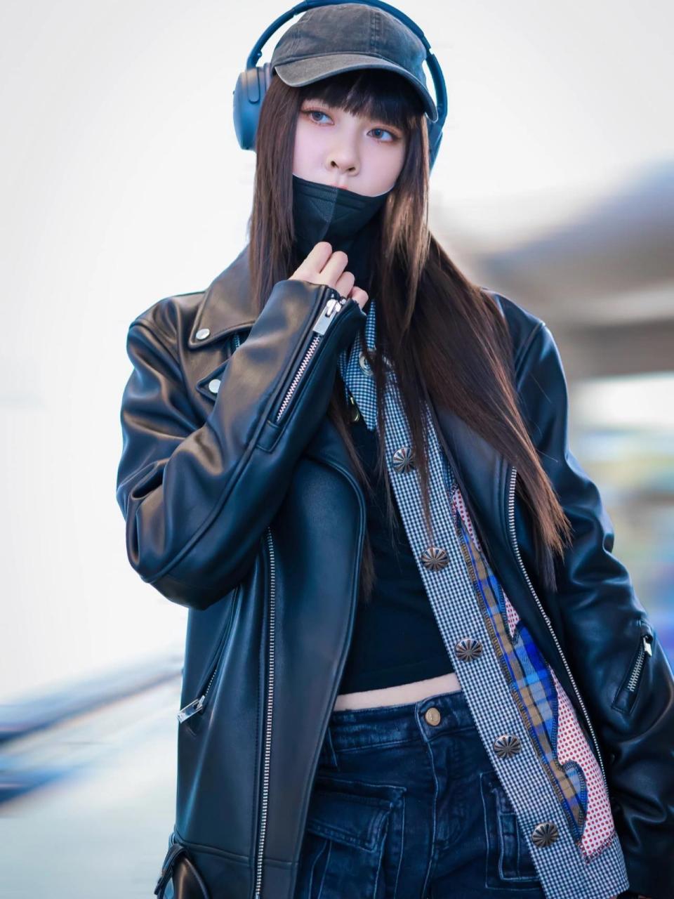 宋妍霏穿搭私服同款 女明星穿搭同款私服 look: 衣服:又见高山meta