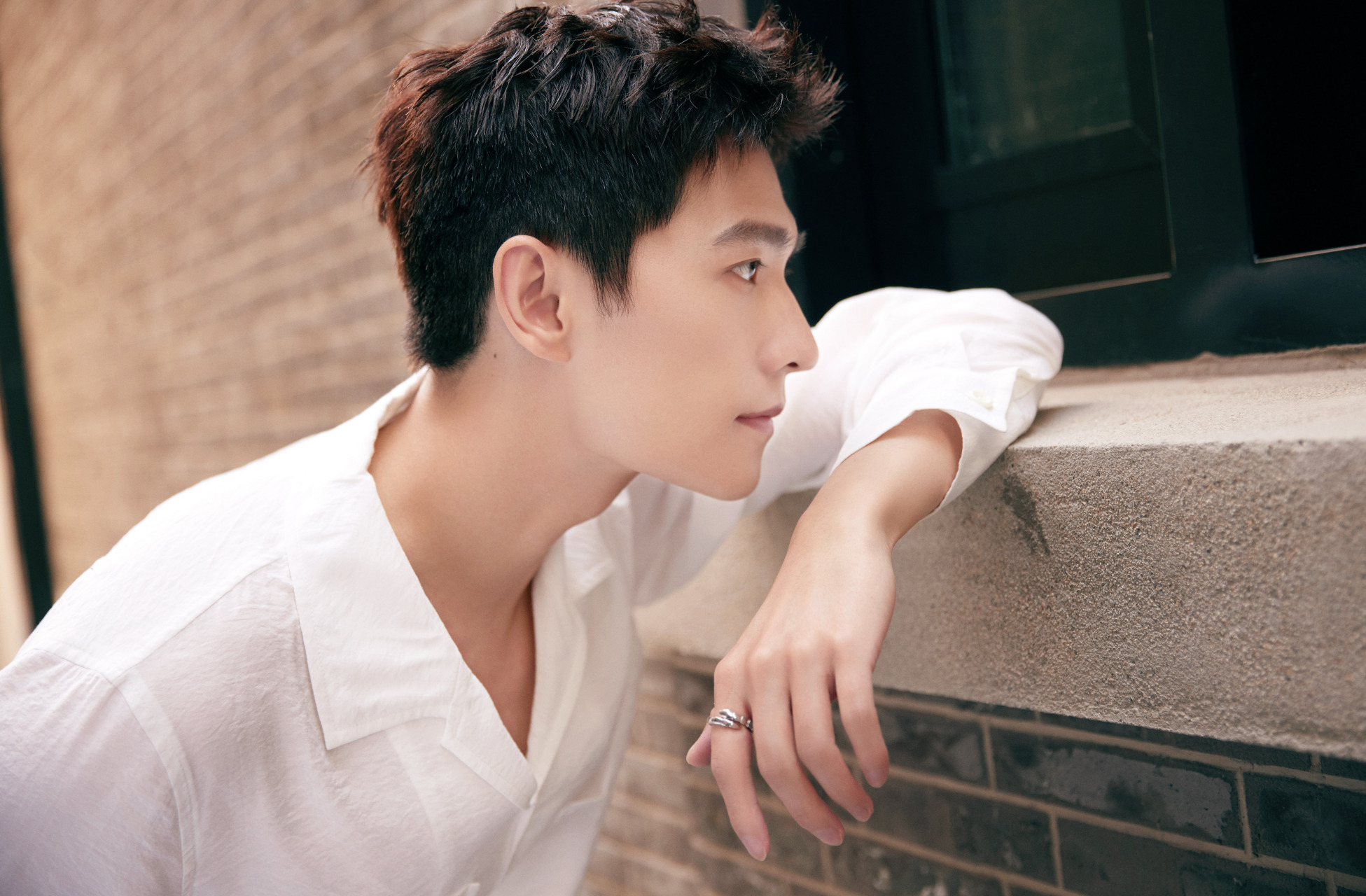 杨洋白衬衫活动路透