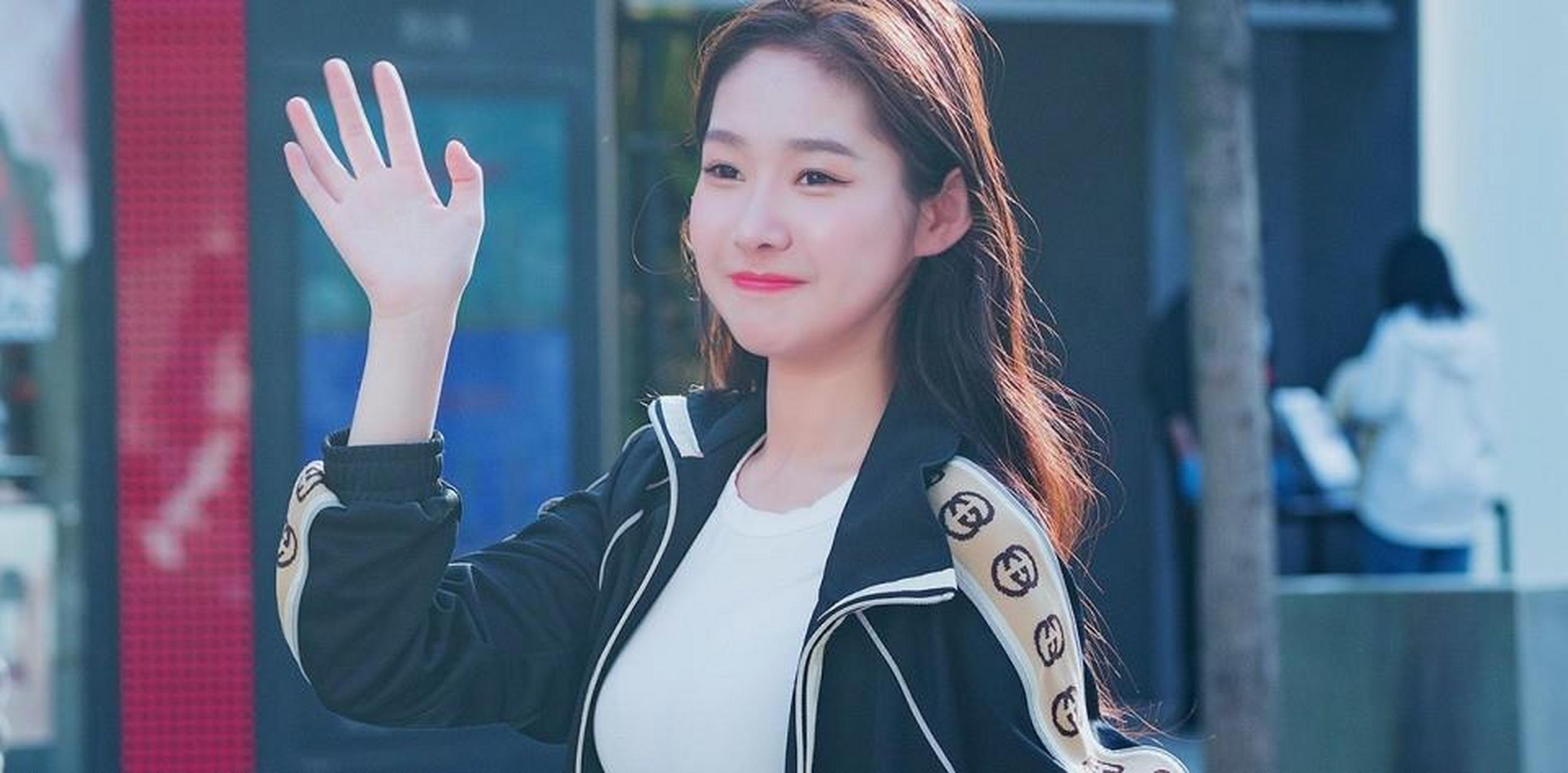 风一样的美女网红潘小彤