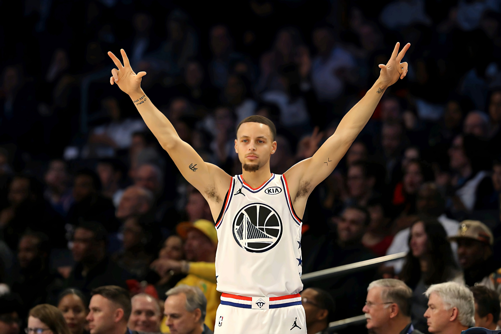 近日,美媒clutch points晒出了库里生涯的一项荣誉.