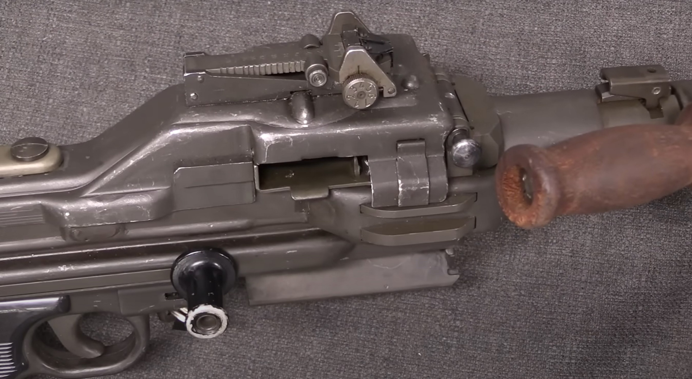 法国aa52机枪拆解,二战后的机械制造感觉如何?