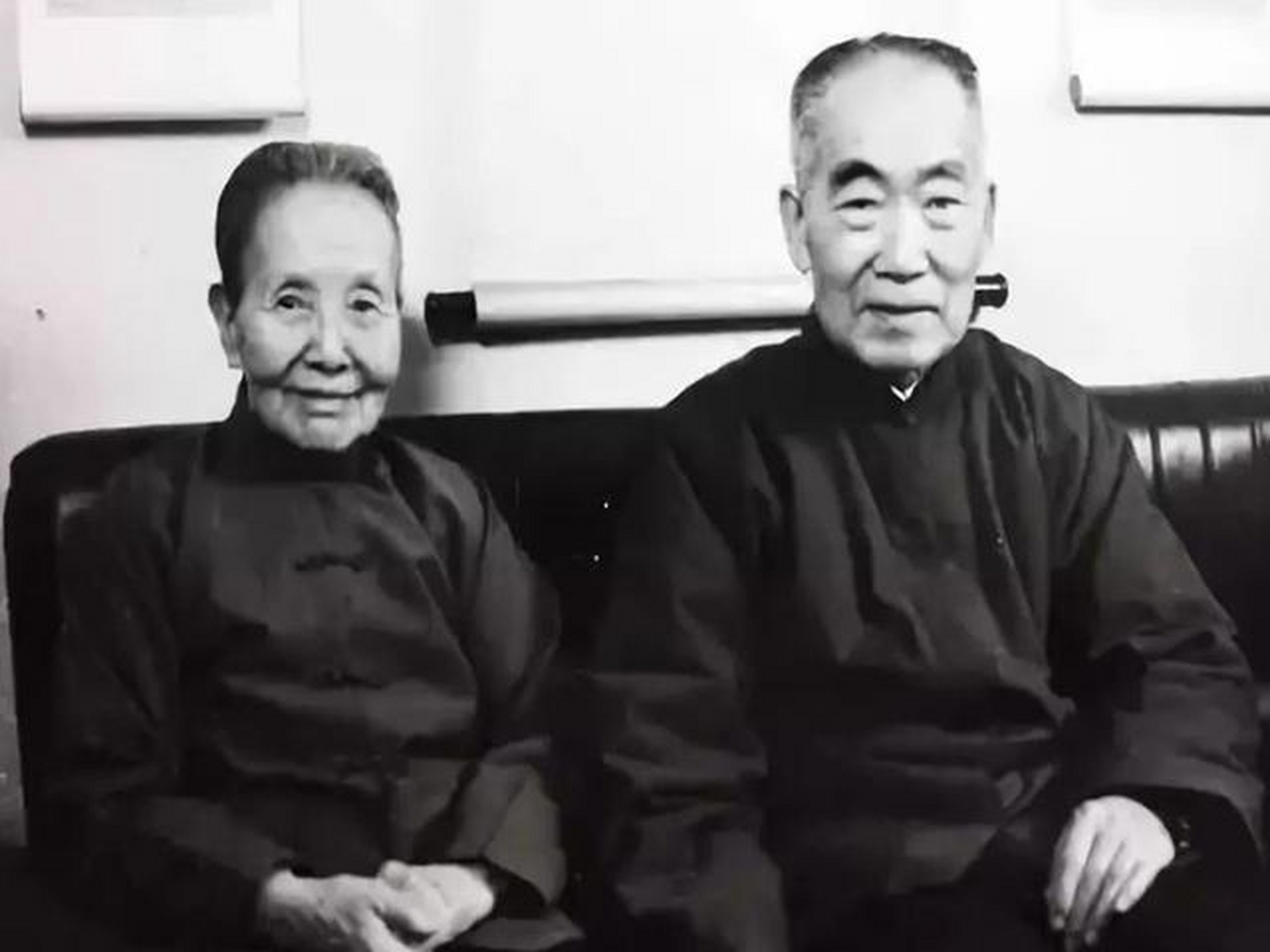 婚后,吴文藻把冰心的照片放到了书桌上,直言:"自己每天都要看一眼!