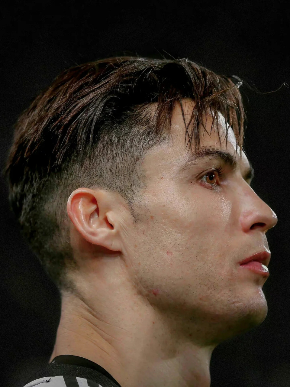 尤文时期的c罗长发  都说尤文时期的c罗长发最帅,这组图我比较喜欢.