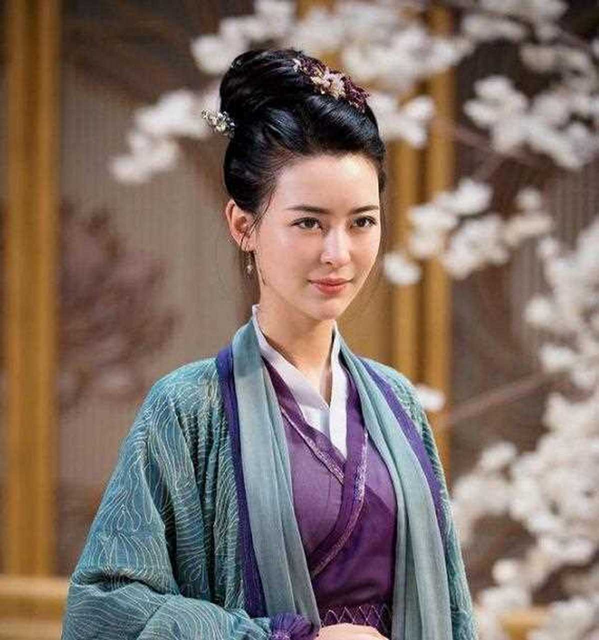 绝对有很多人不知道,《赘婿》中新门艺馆的杨妈妈,是《陈情令》中的虞