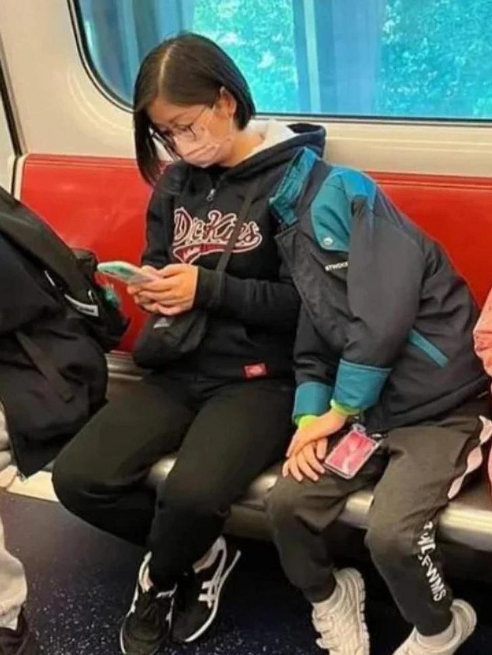 像不像都市惊悚片,地铁无头男