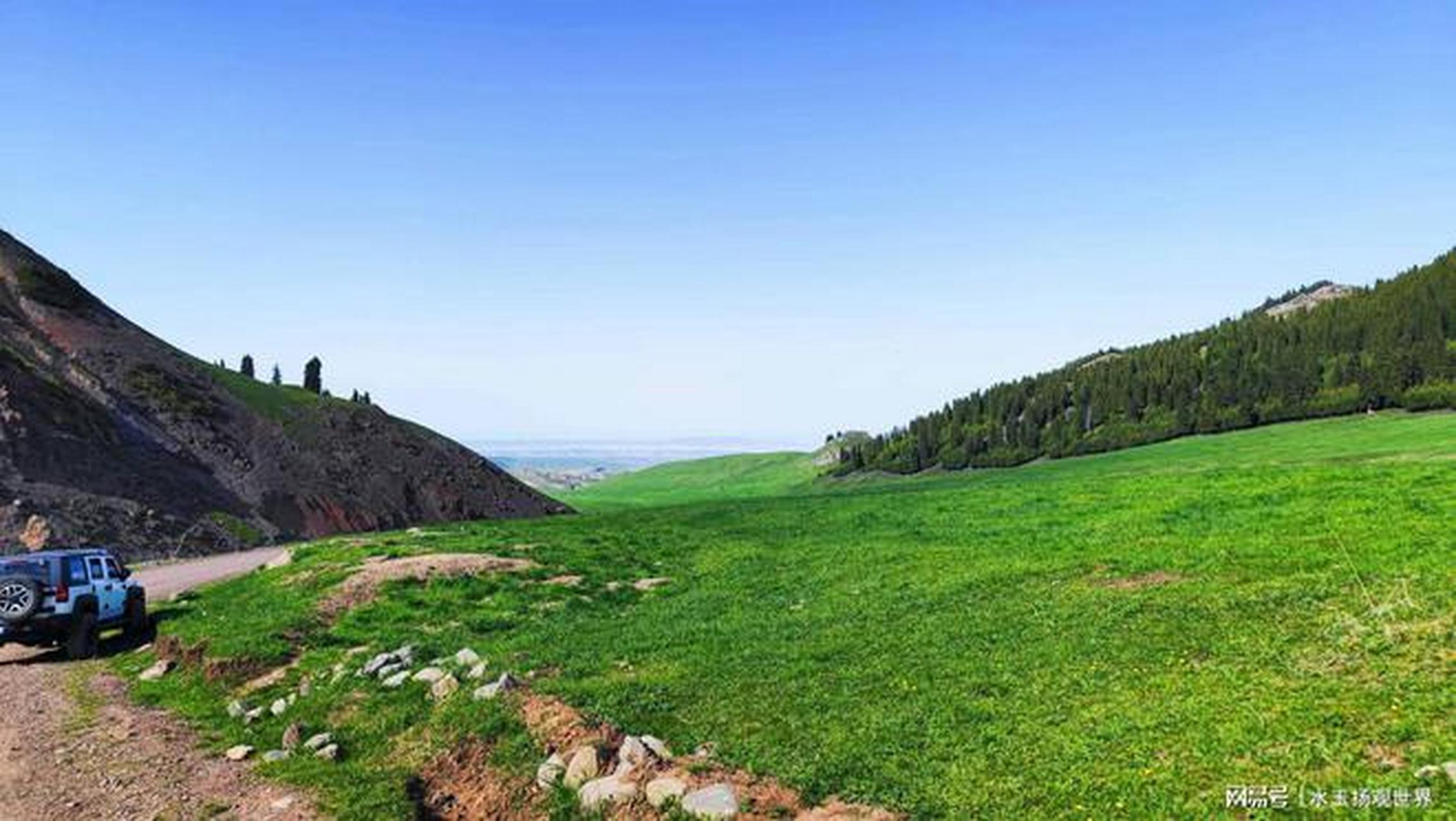 新疆沙湾鹿角湾,它就像一座迷你版的阿尔卑斯山,雪峰草原交相辉映,美