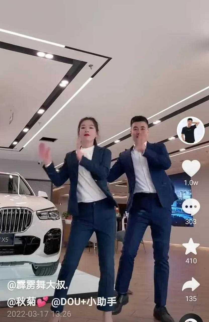 霹雳舞大叔靠跳广场舞走红之后,带上老婆秋菊一起流量更高了,几个月便