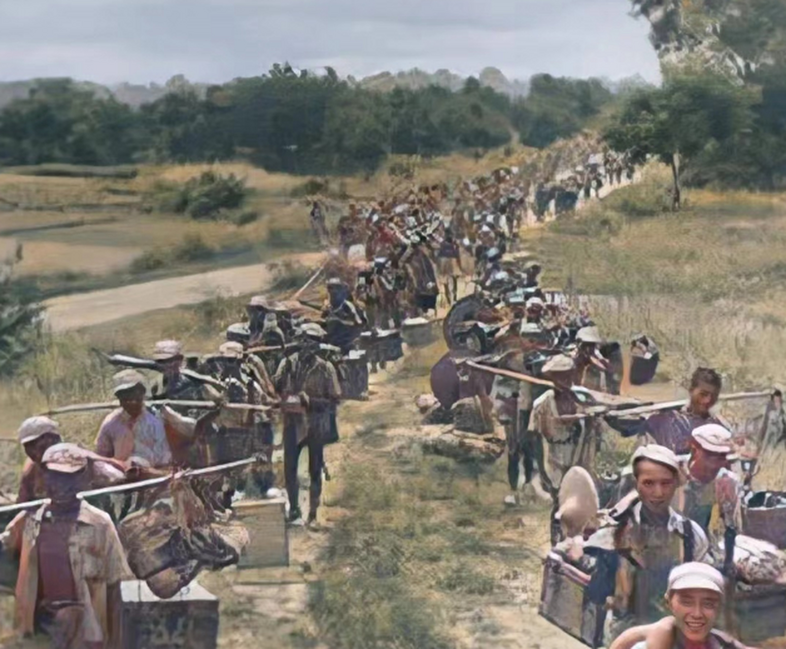 抗日战争爆发期间,川军出川抗日真实照,精神饱满让敌人畏惧!