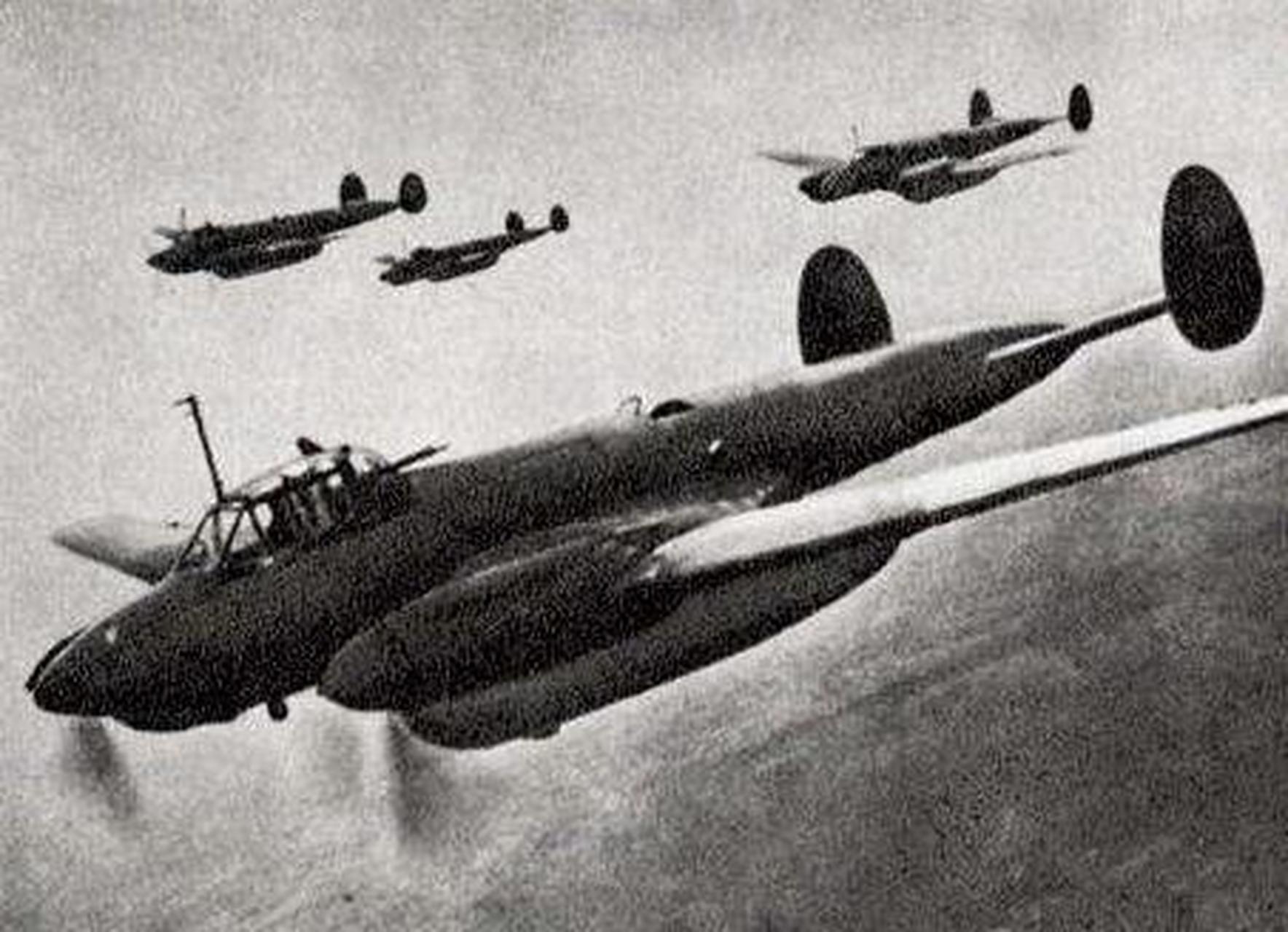 1938年8月21日,武汉籍中国空军飞行员李克元在空战中牺牲.