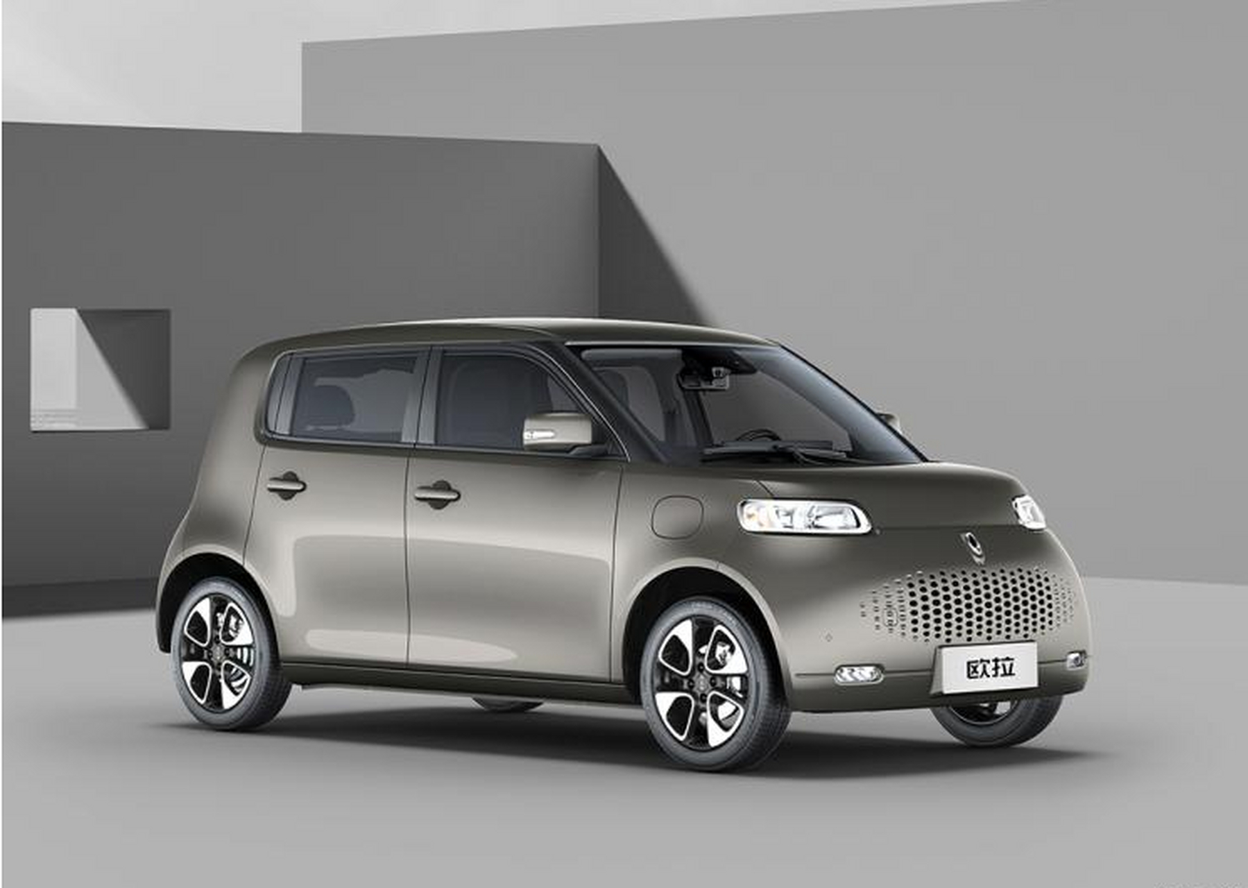 【欧拉r2官图发布】近日,长城汽车发布了欧拉r2的官图,新车基于欧拉me