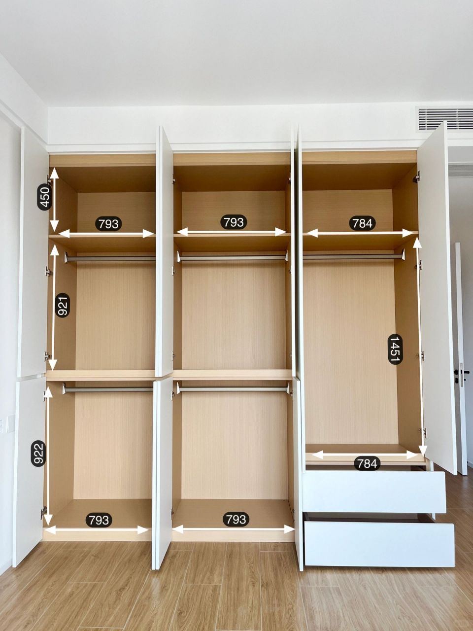 被小区邻居围观的分段式衣柜  95我家衣柜材质 柜体:颗粒板 柜门